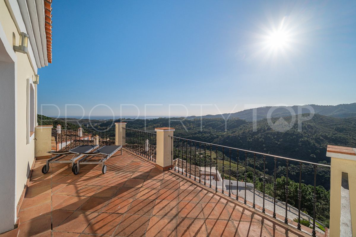 Villa en venta con 4 dormitorios en Benahavis