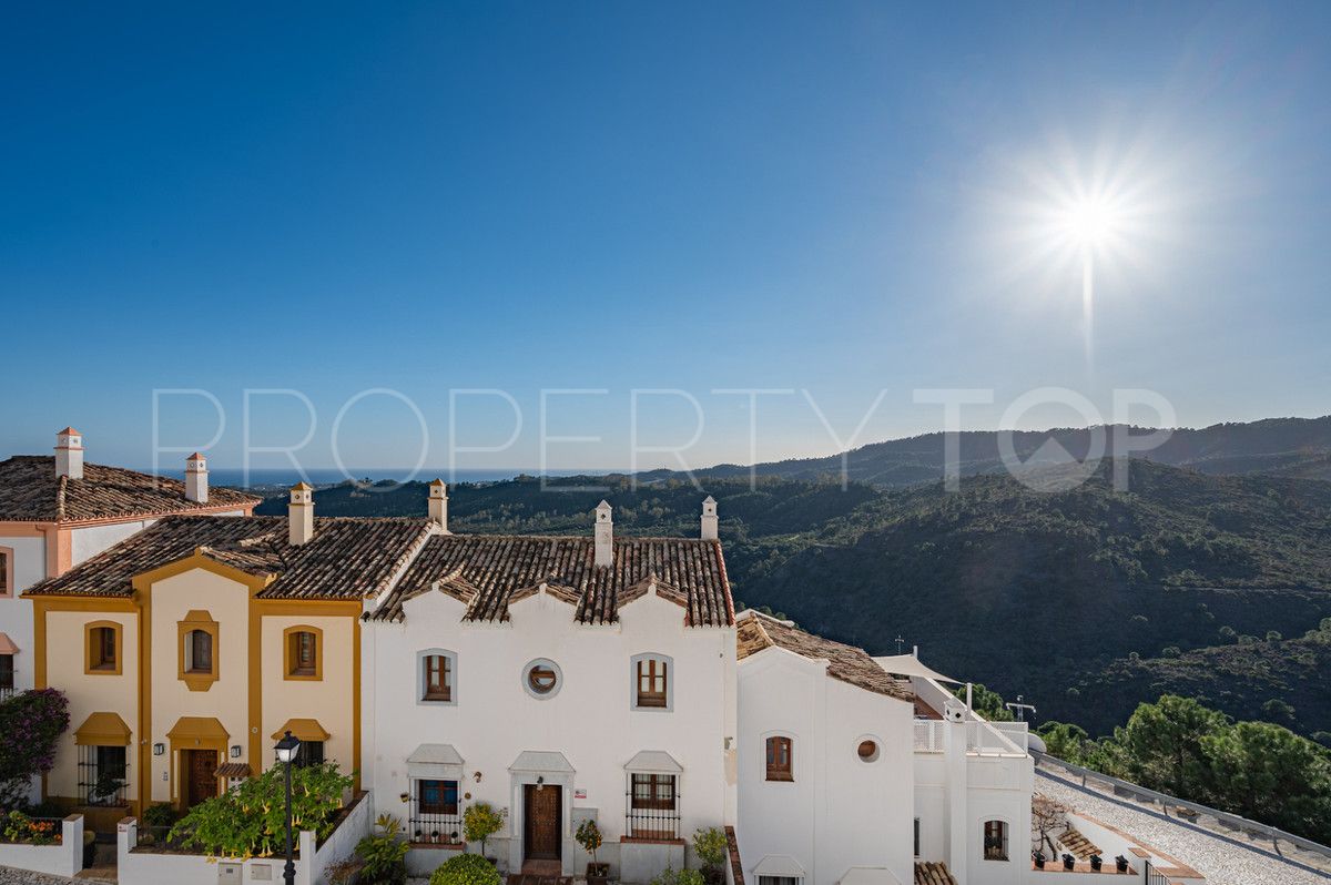 4 bedrooms villa for sale in Benahavis