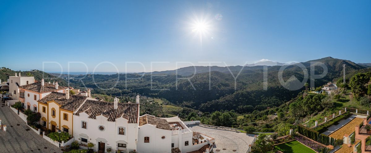 Villa en venta con 4 dormitorios en Benahavis