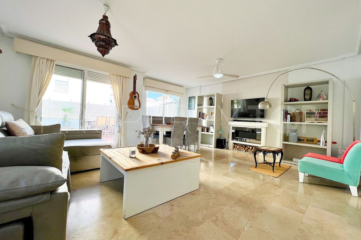 Town house for sale in Estepona with 5 bedrooms