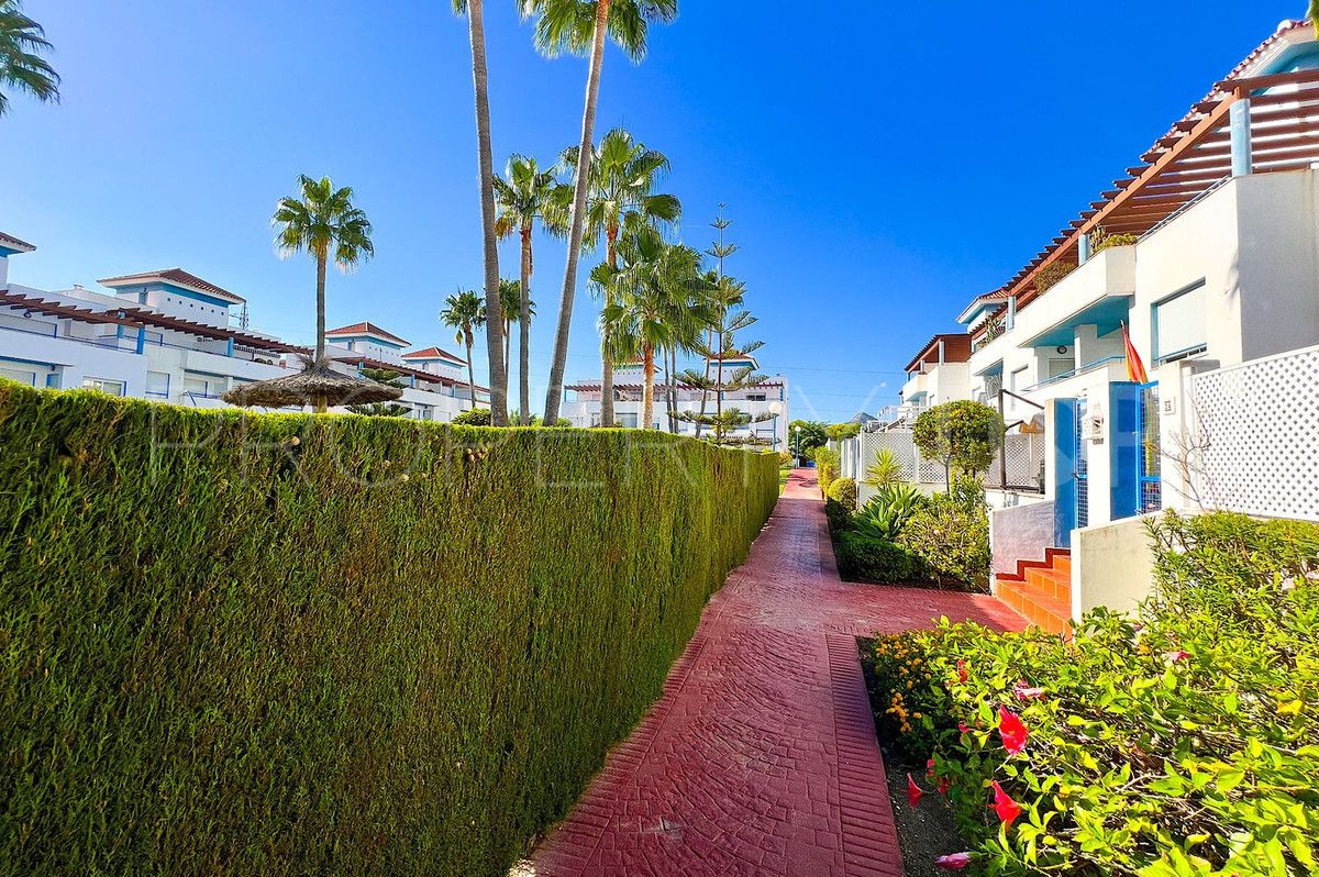 Town house for sale in Estepona with 5 bedrooms