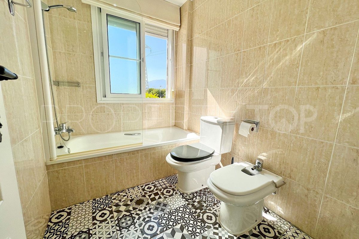 Town house for sale in Estepona with 5 bedrooms