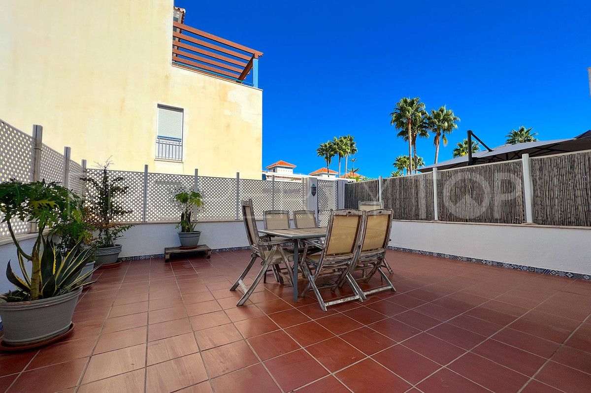 Town house for sale in Estepona with 5 bedrooms