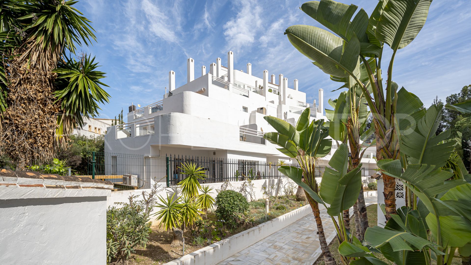 Apartamento planta baja de 3 dormitorios en venta en Nueva Andalucia