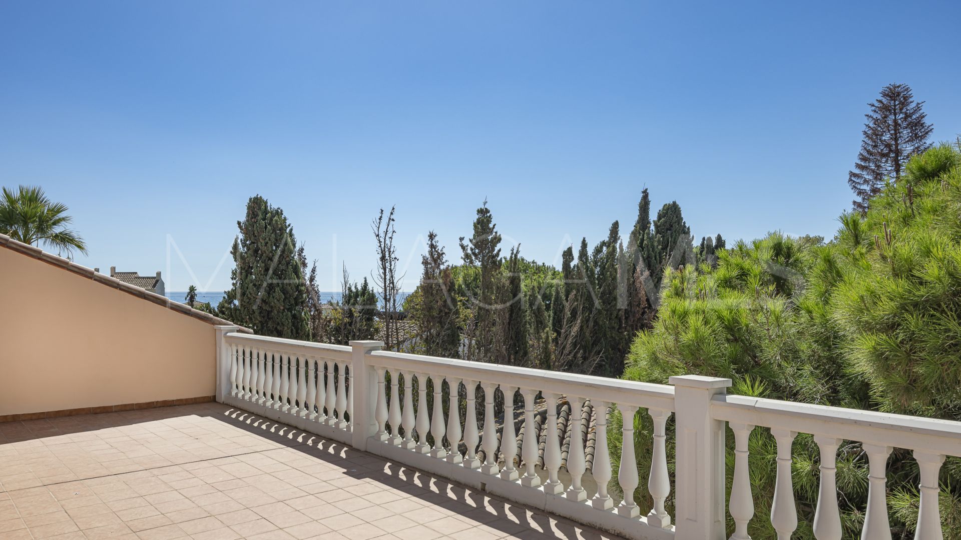 Buy villa in Costabella with 5 bedrooms