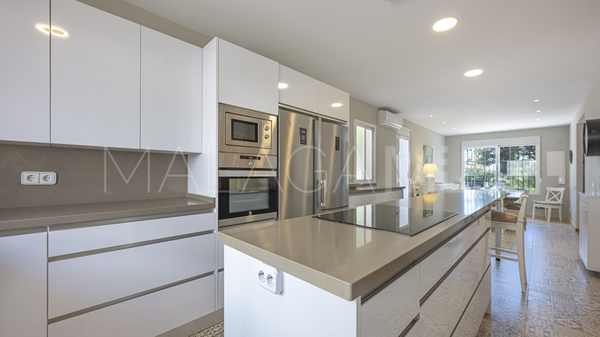 Buy villa in Costabella with 5 bedrooms