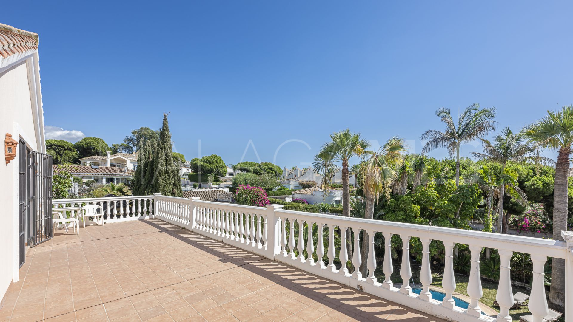 Buy villa in Costabella with 5 bedrooms