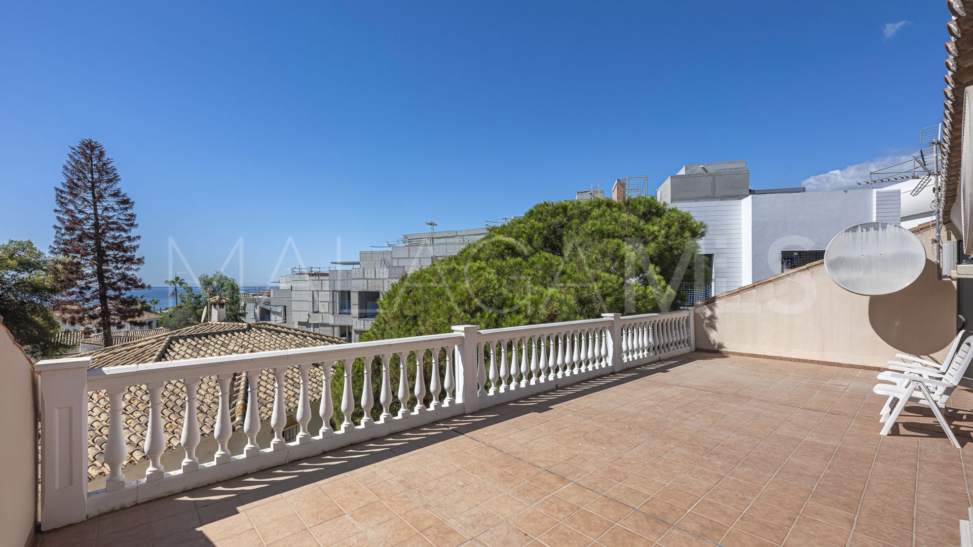 Buy villa in Costabella with 5 bedrooms