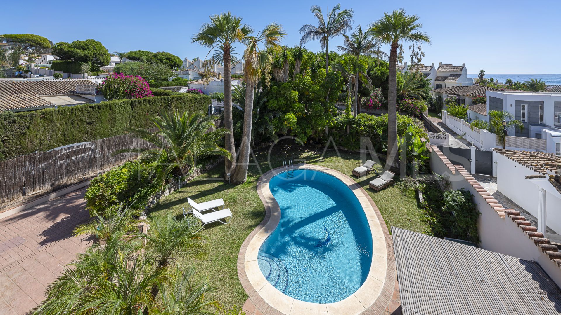 Buy villa in Costabella with 5 bedrooms