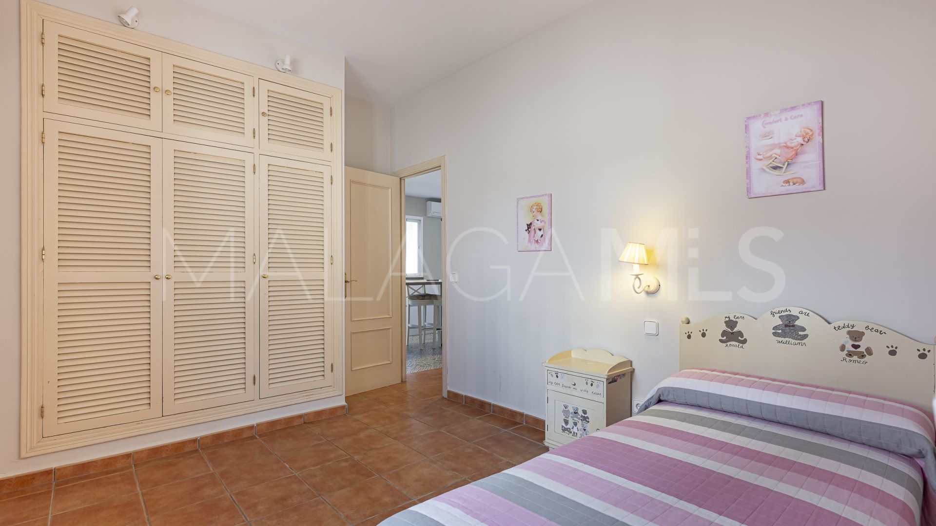 Buy villa in Costabella with 5 bedrooms