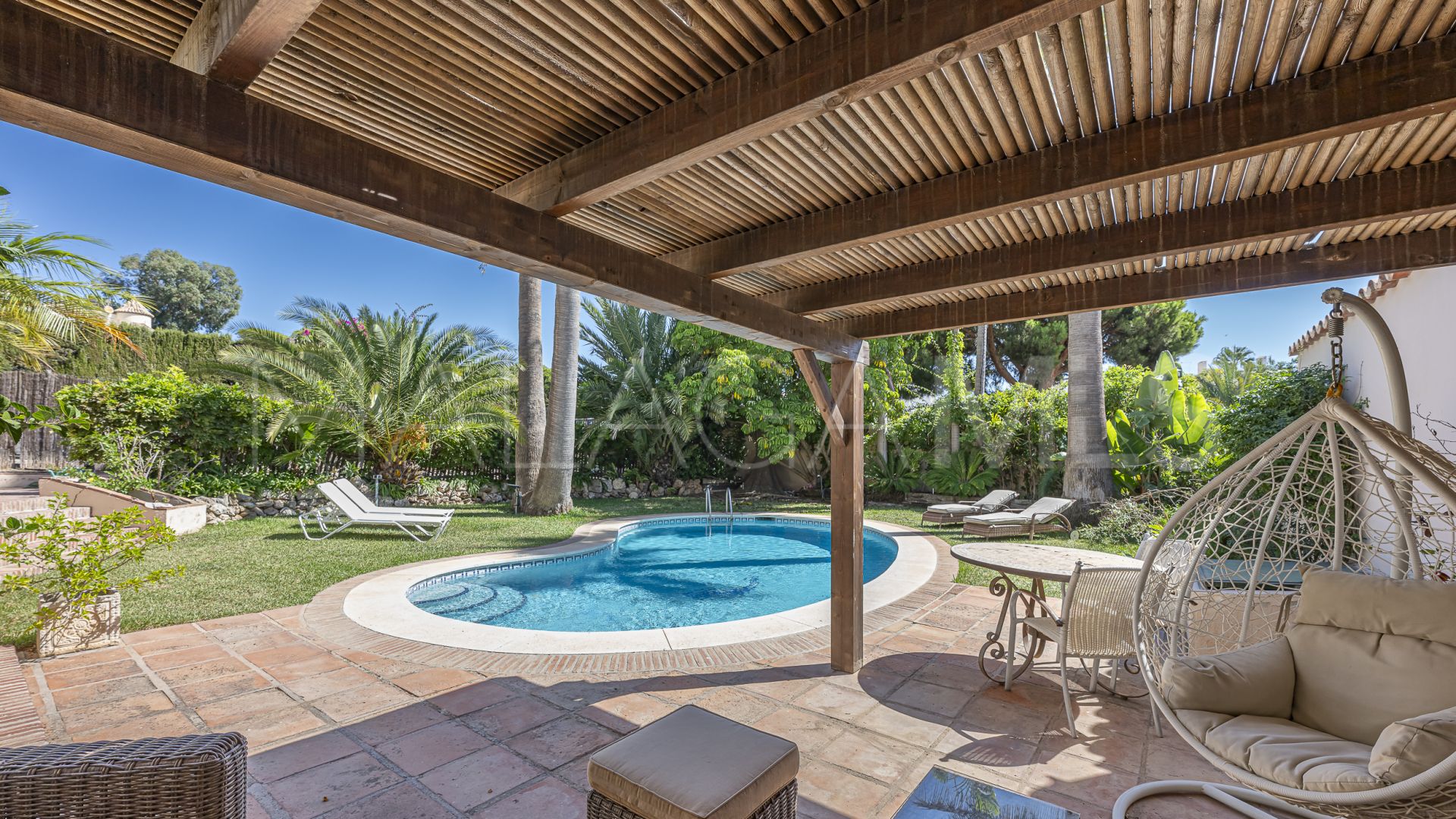 Buy villa in Costabella with 5 bedrooms
