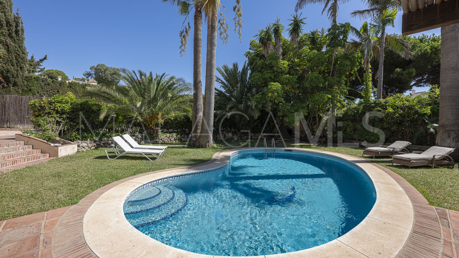 Buy villa in Costabella with 5 bedrooms