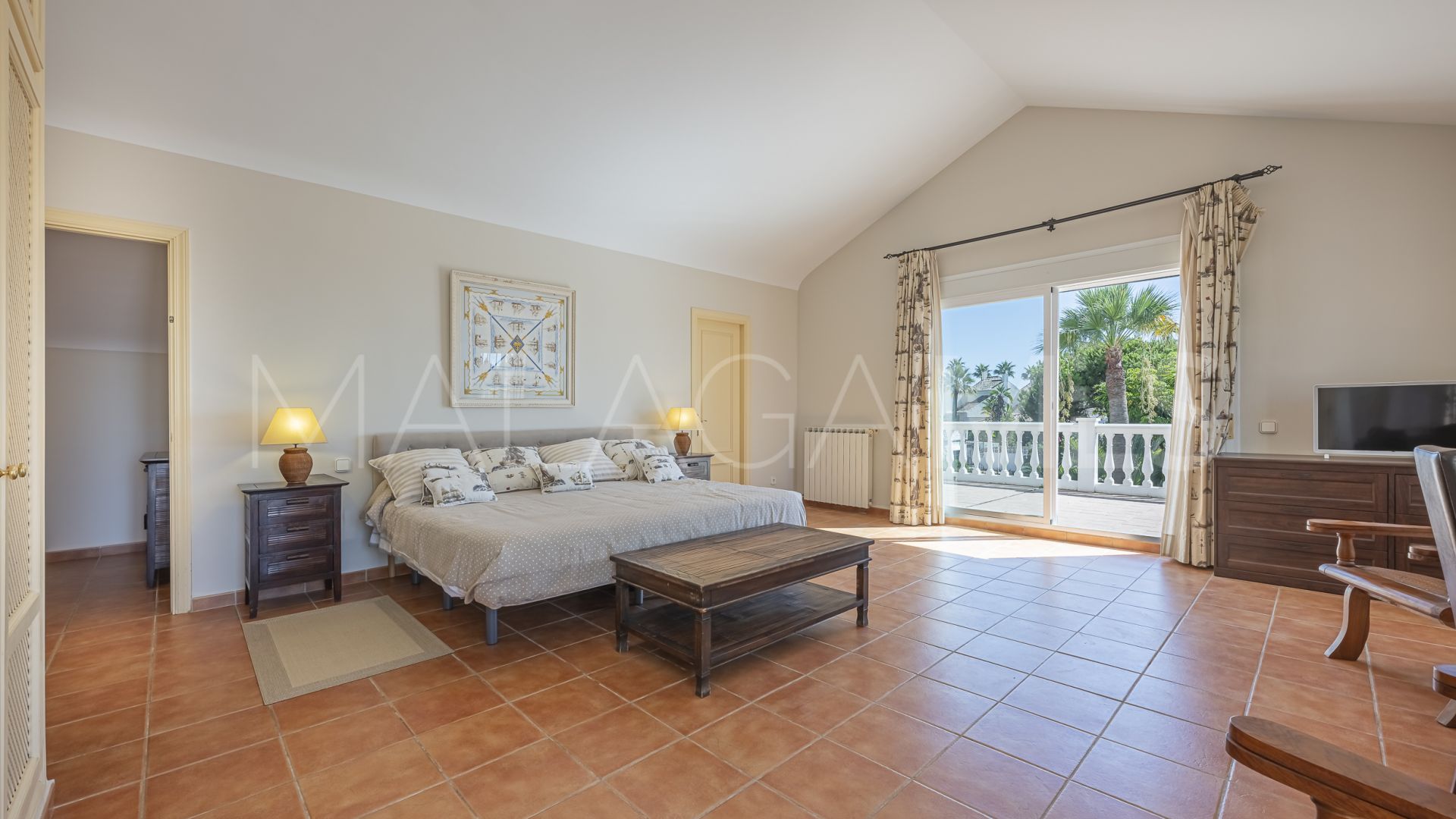 Buy villa in Costabella with 5 bedrooms