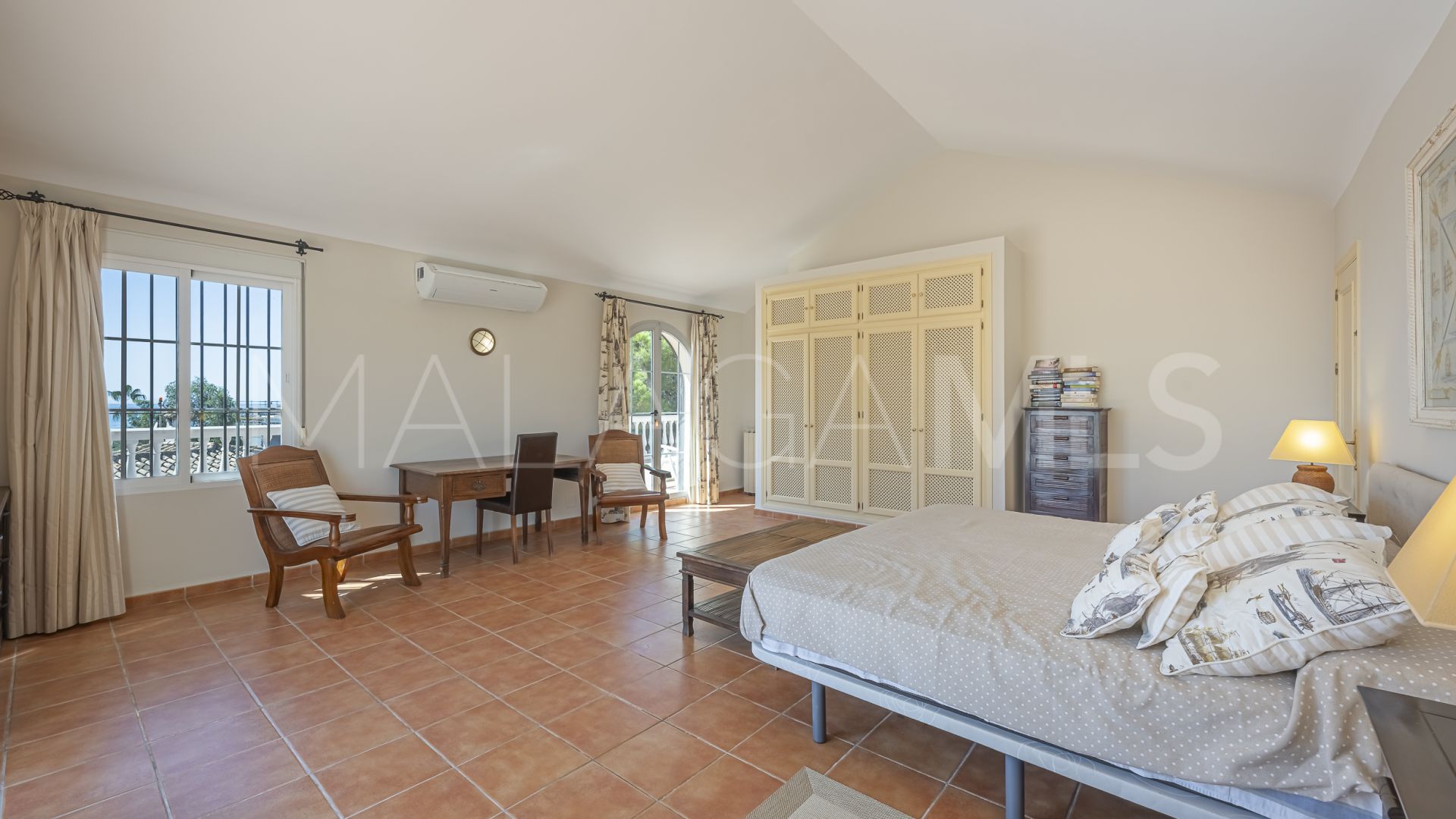 Buy villa in Costabella with 5 bedrooms