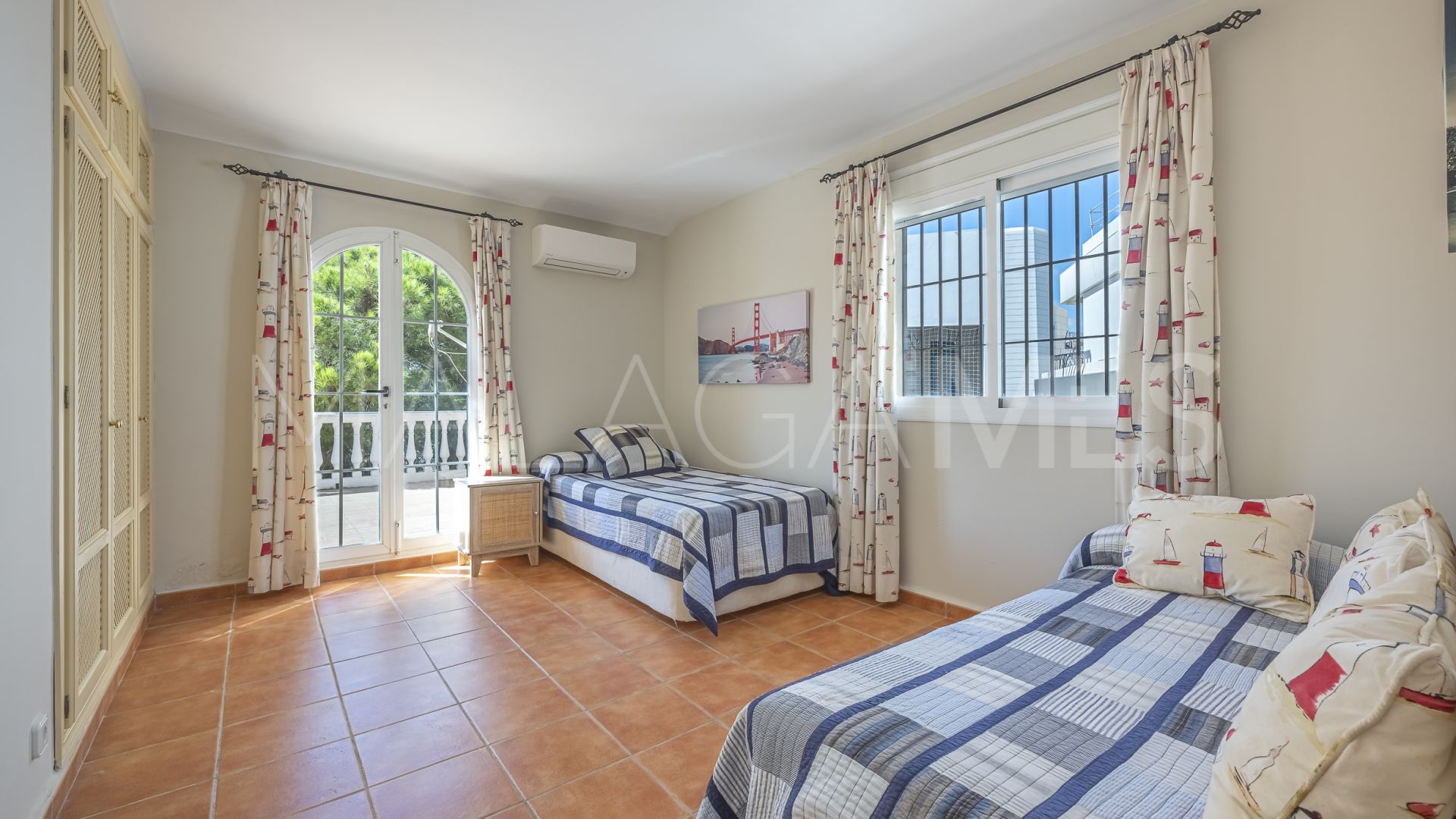 Buy villa in Costabella with 5 bedrooms