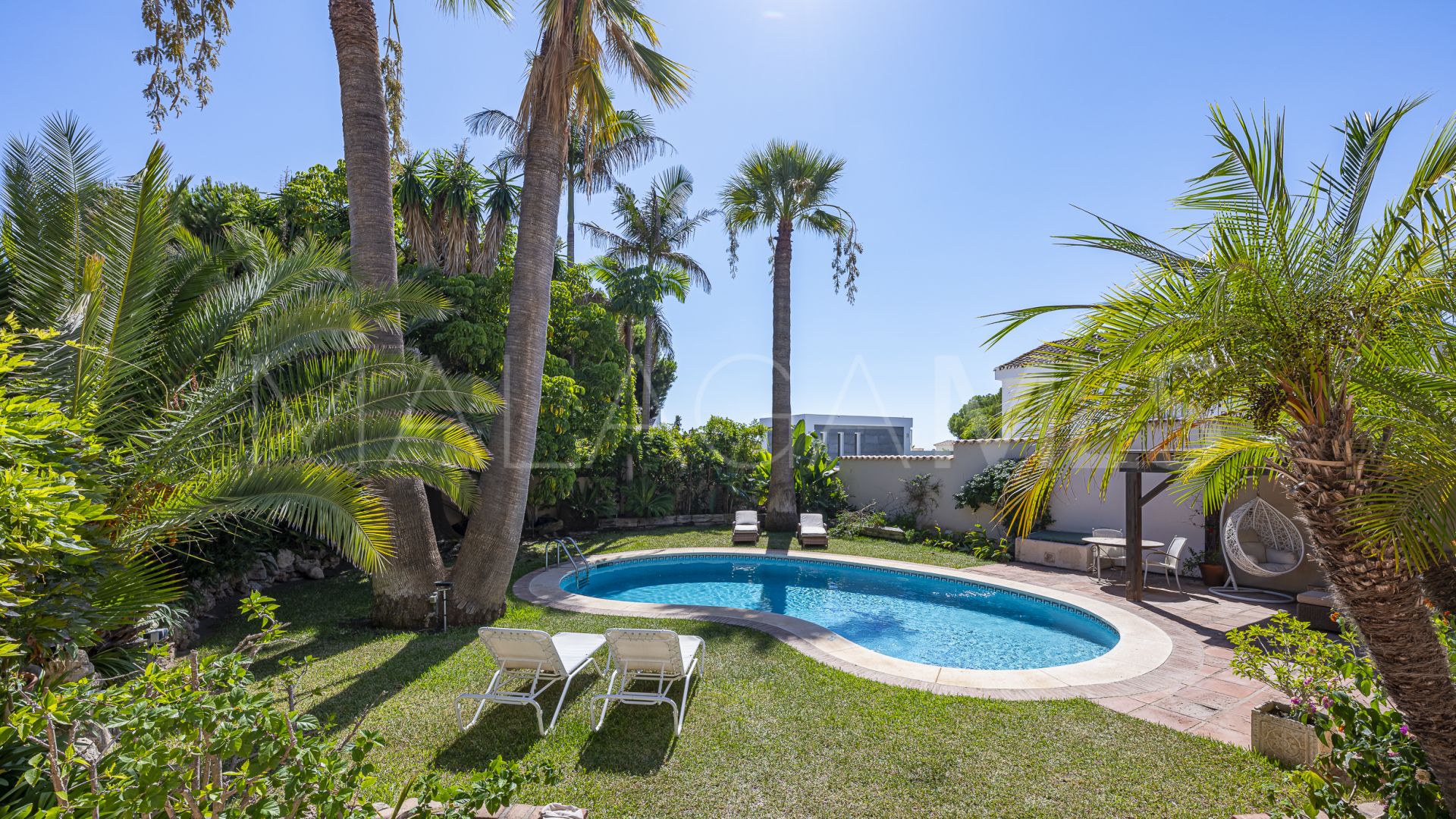 Buy villa in Costabella with 5 bedrooms