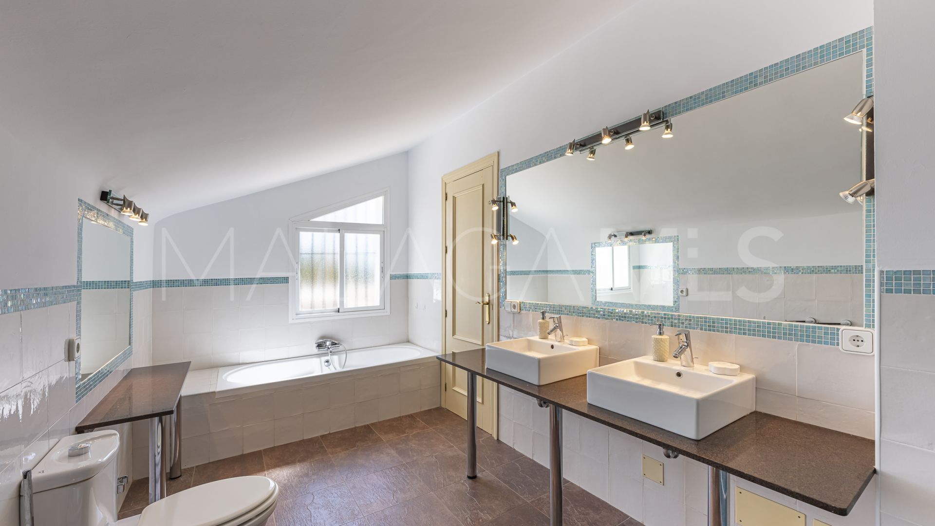 Buy villa in Costabella with 5 bedrooms