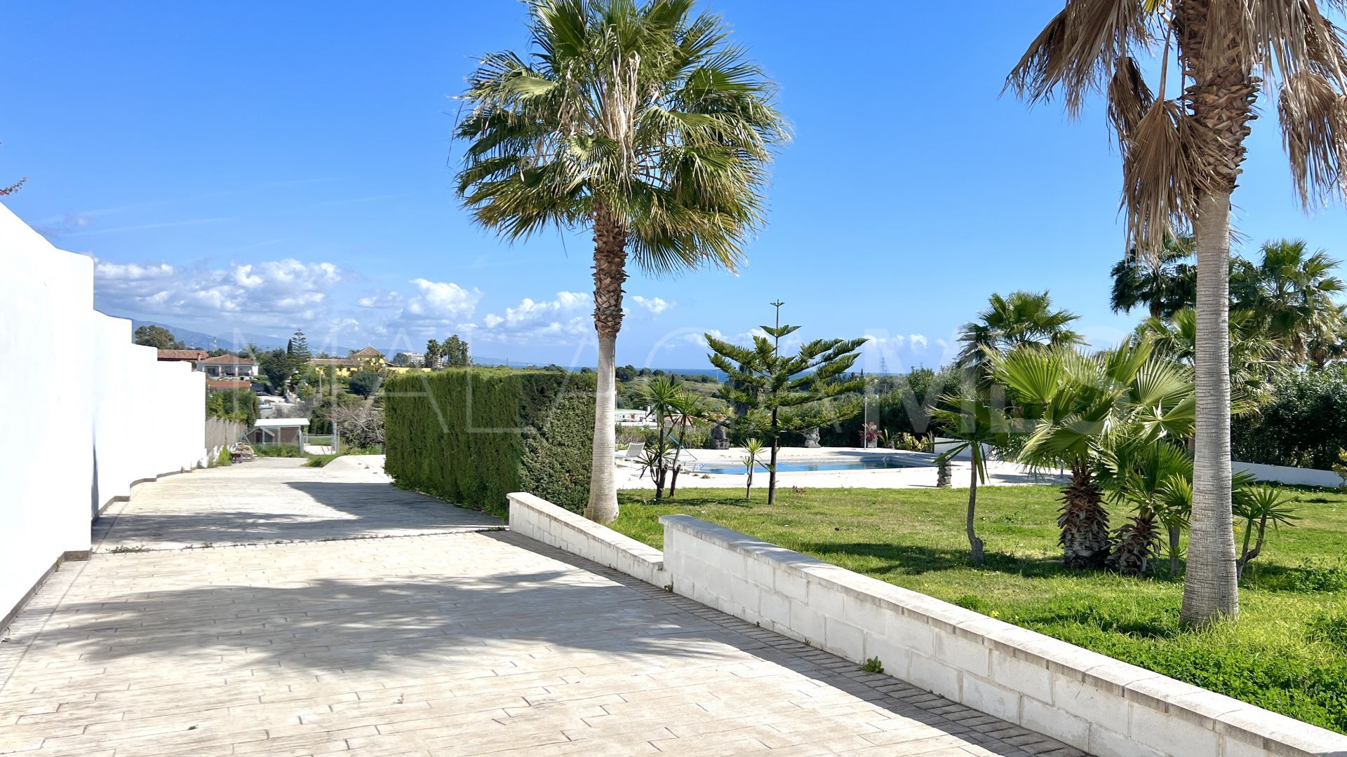 Buy Estepona 3 bedrooms finca