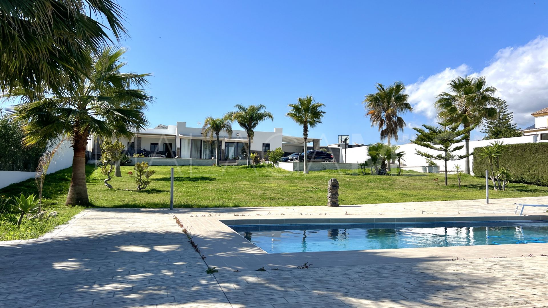 Buy Estepona 3 bedrooms finca