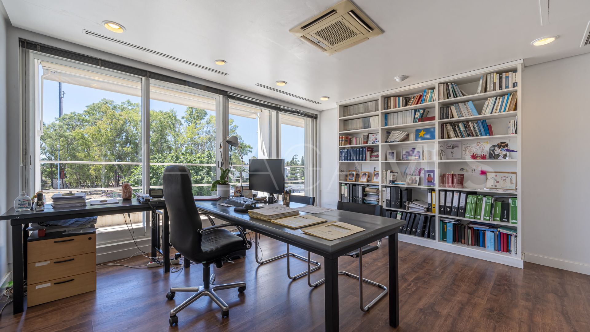 Local comercial for sale in Guadalmina Alta