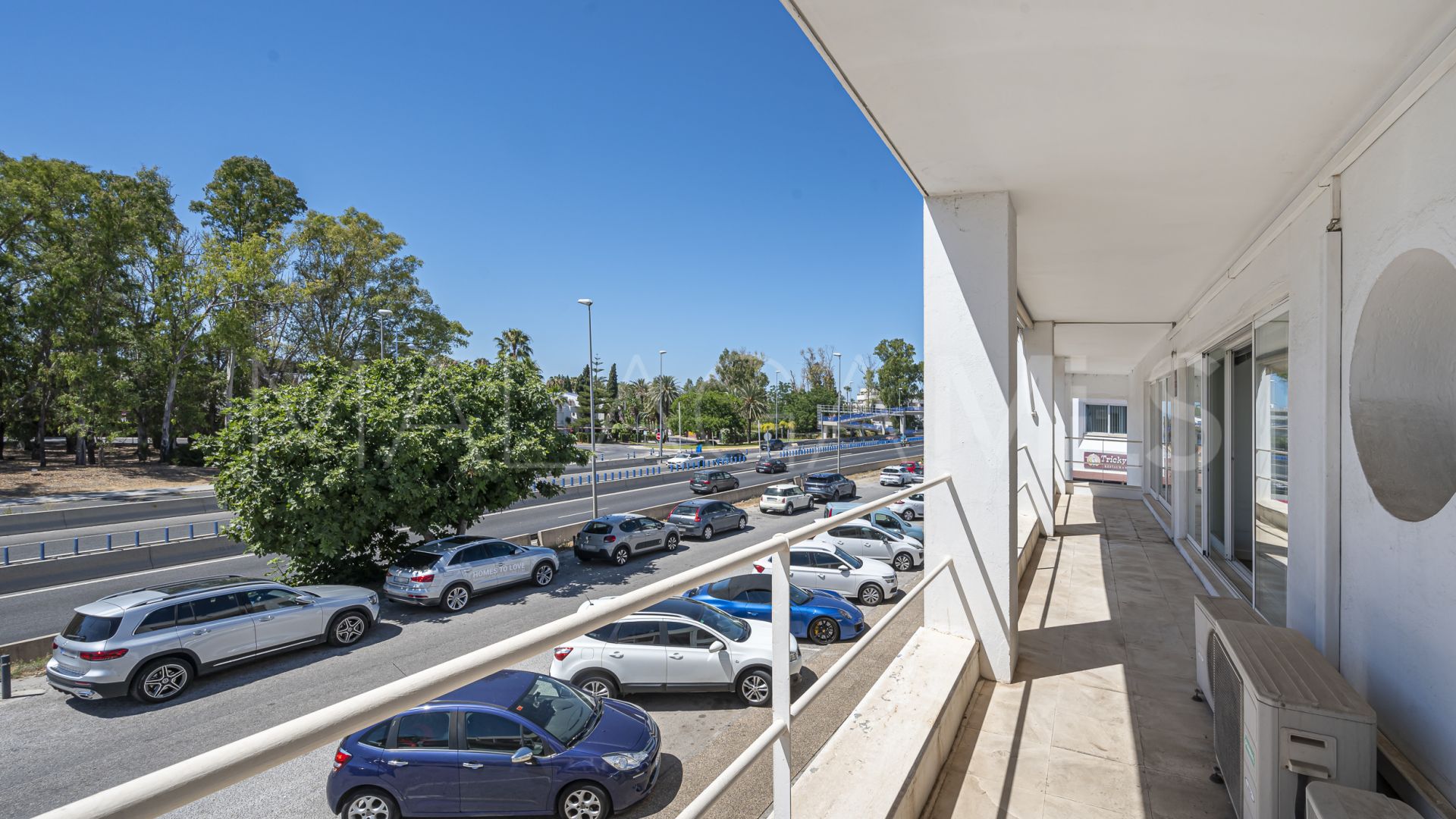 Local comercial for sale in Guadalmina Alta