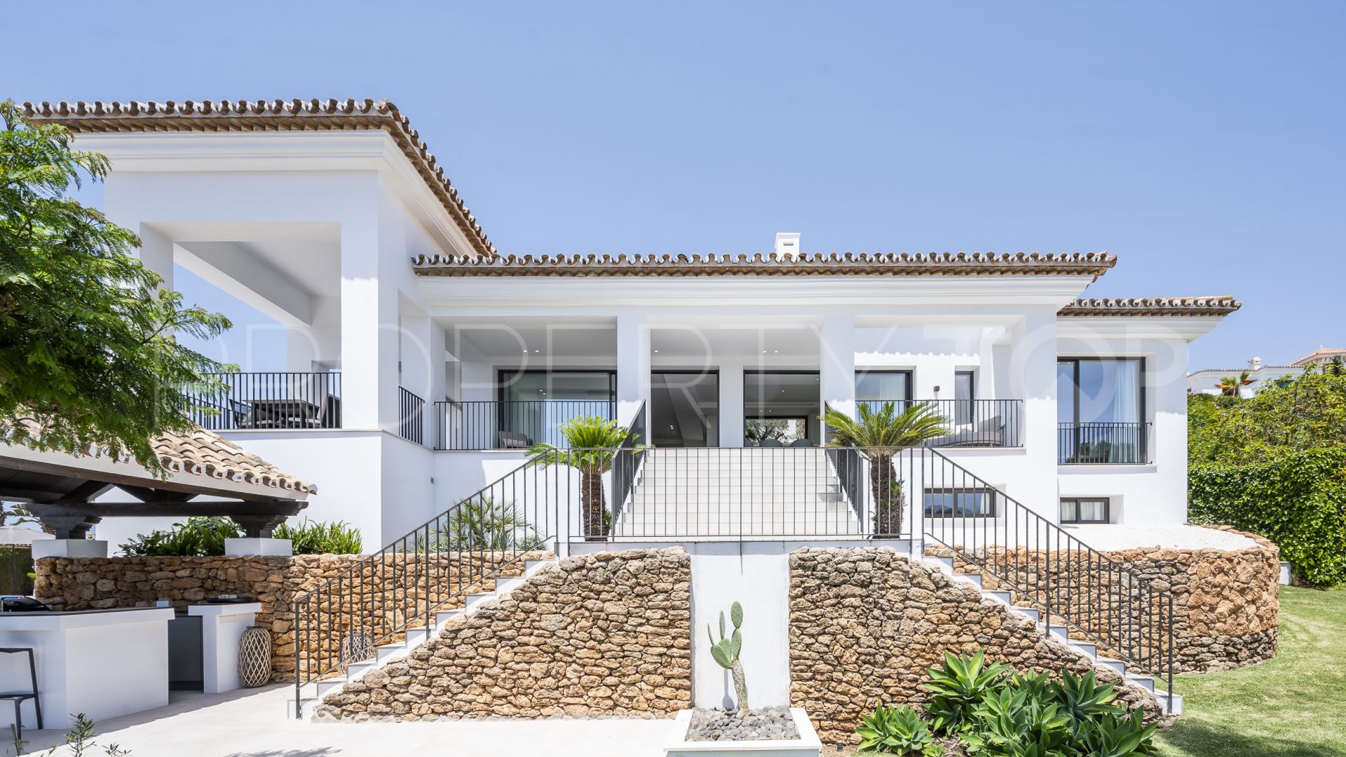 For sale villa in Cumbres de Elviria