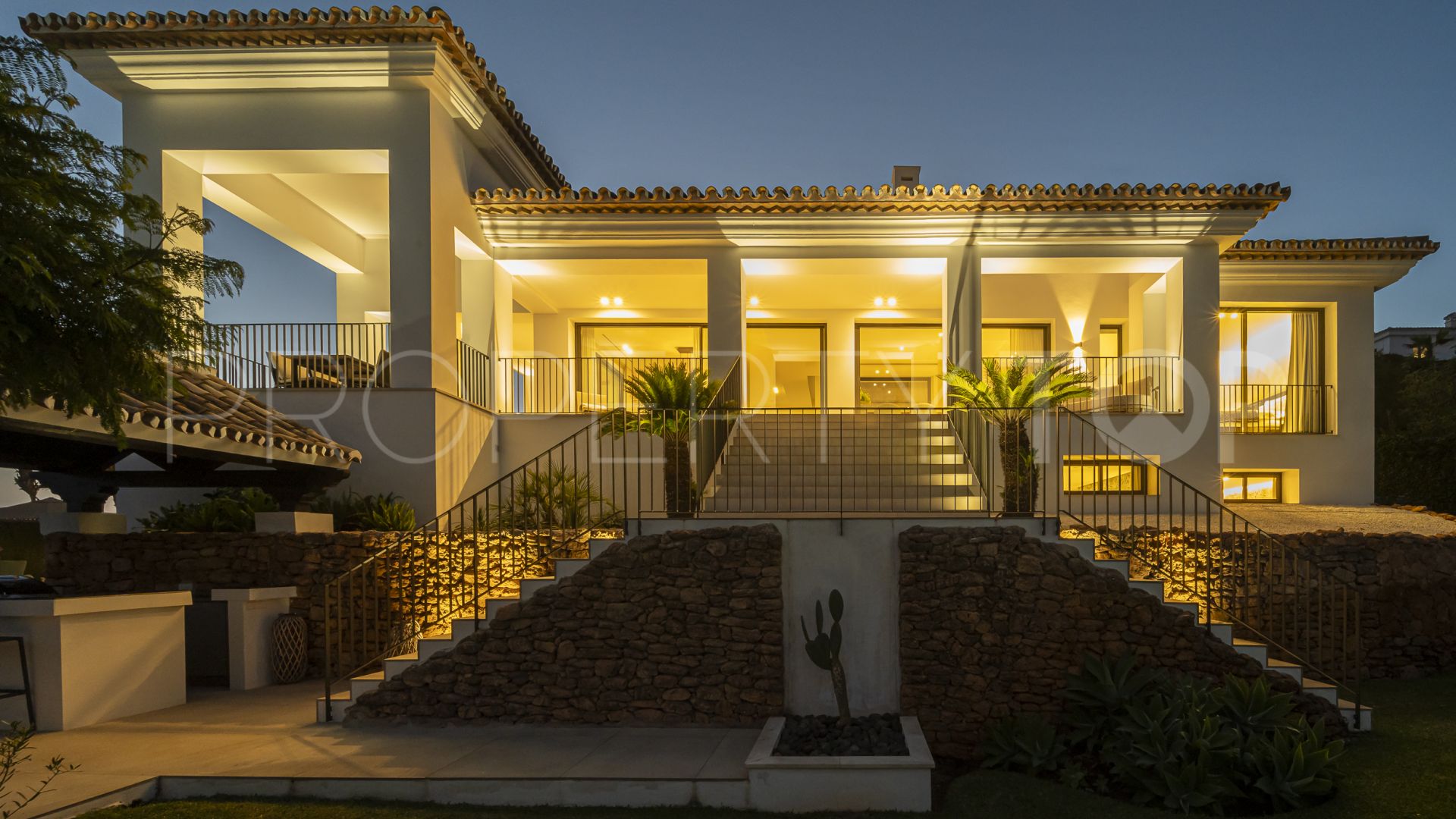 For sale villa in Cumbres de Elviria