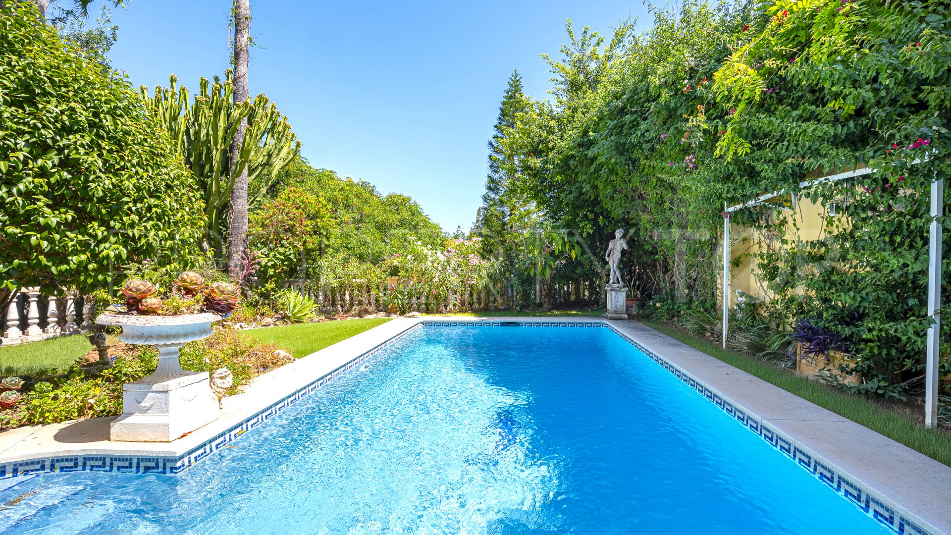 Se vende villa pareada en Marbella Hill Club