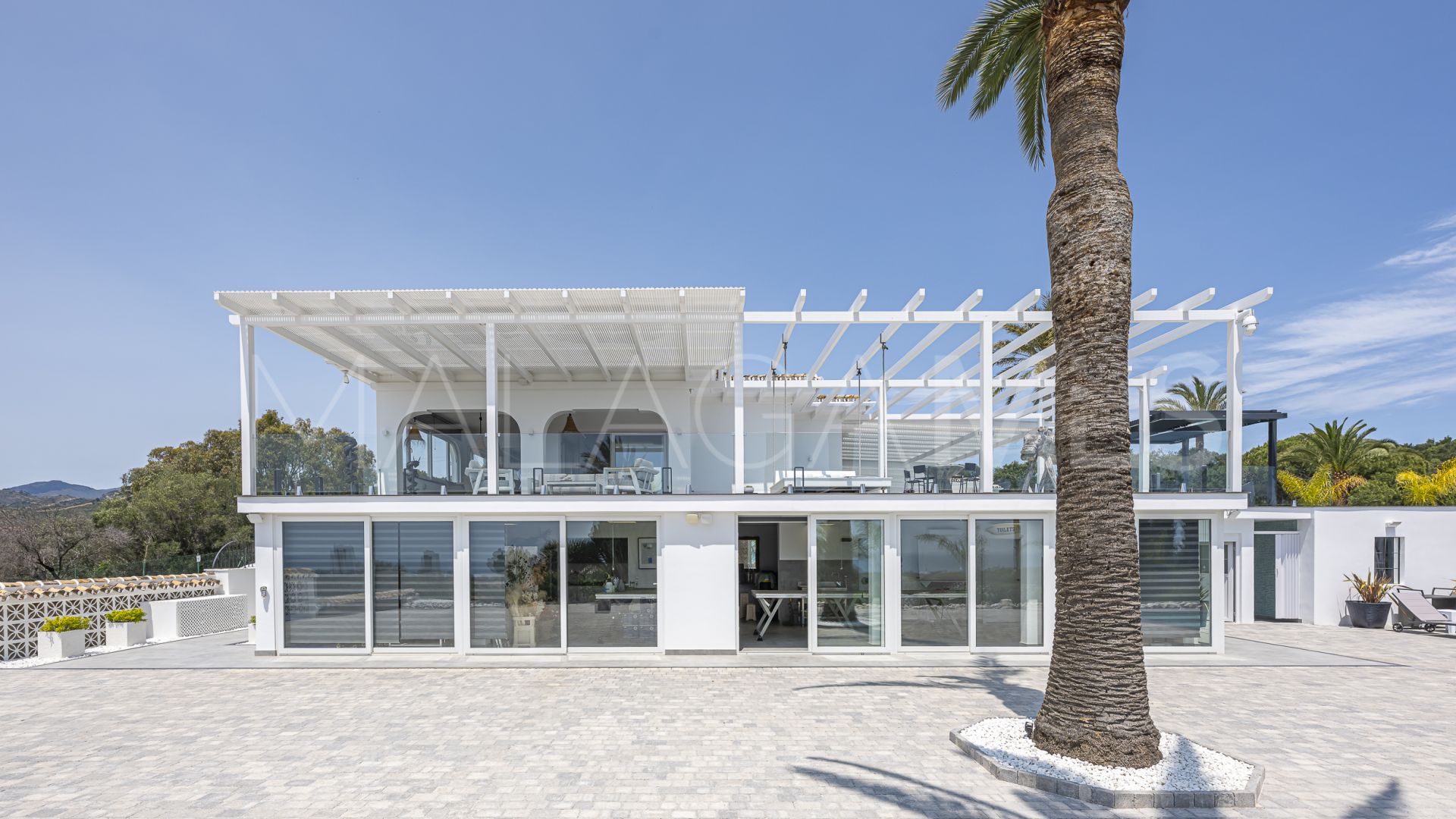 Villa for sale in Elviria