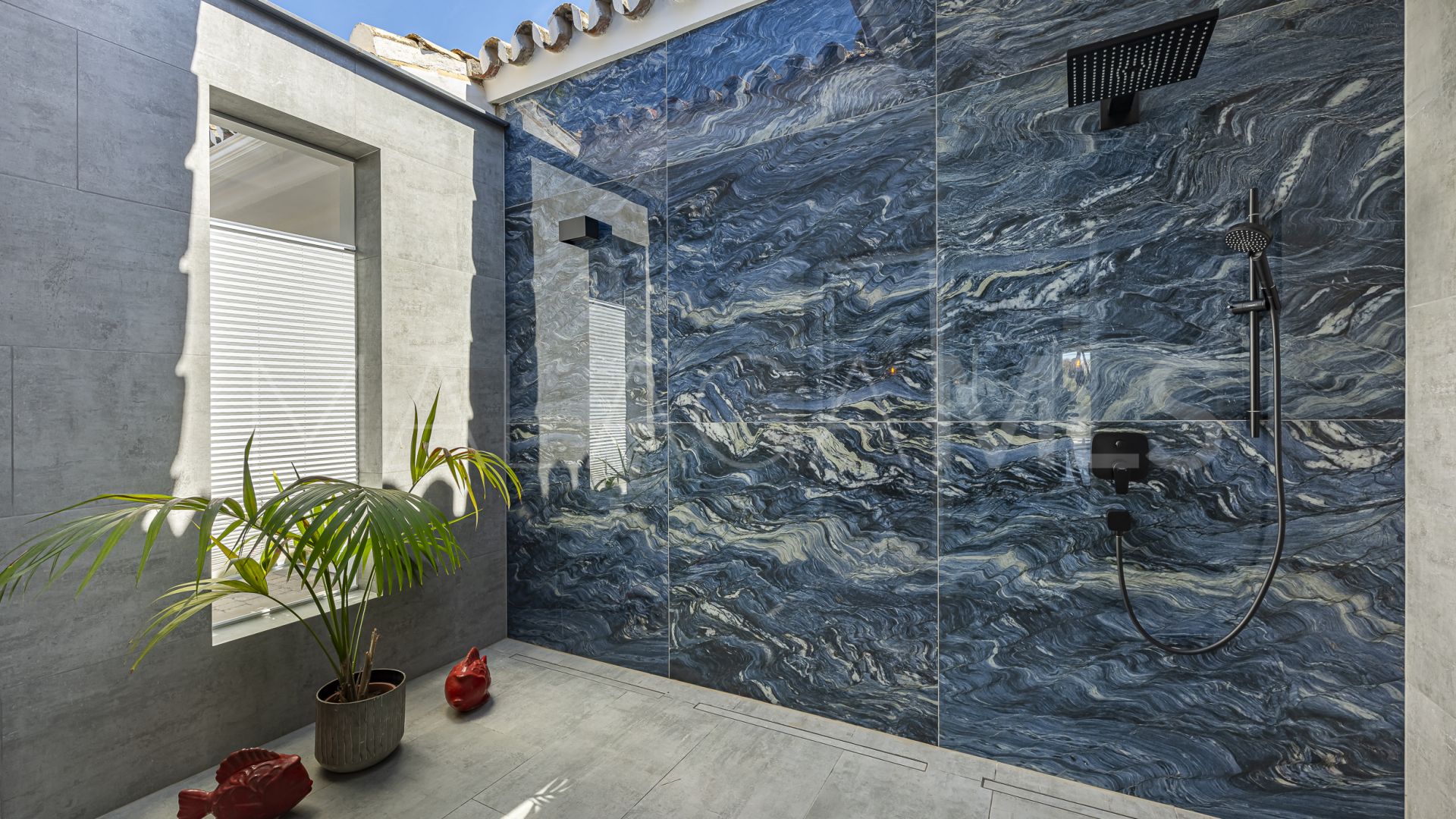 For sale Elviria villa with 7 bedrooms