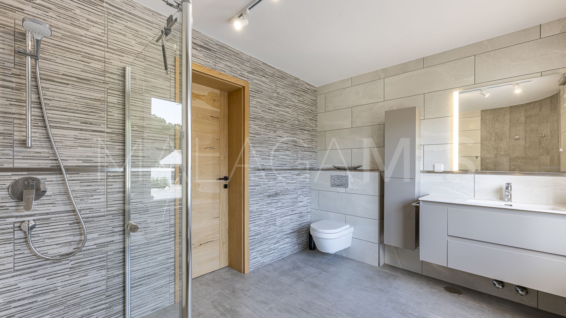 Villa for sale in Elviria