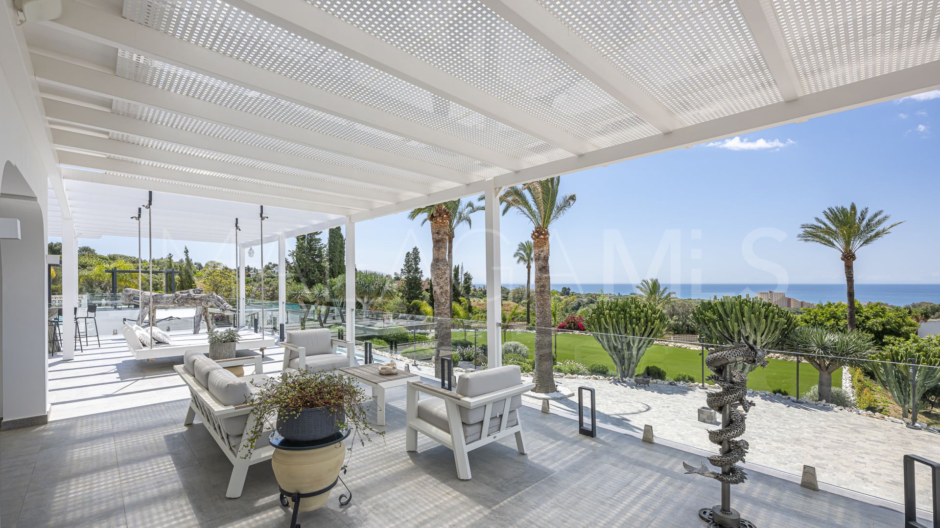 Villa for sale in Elviria