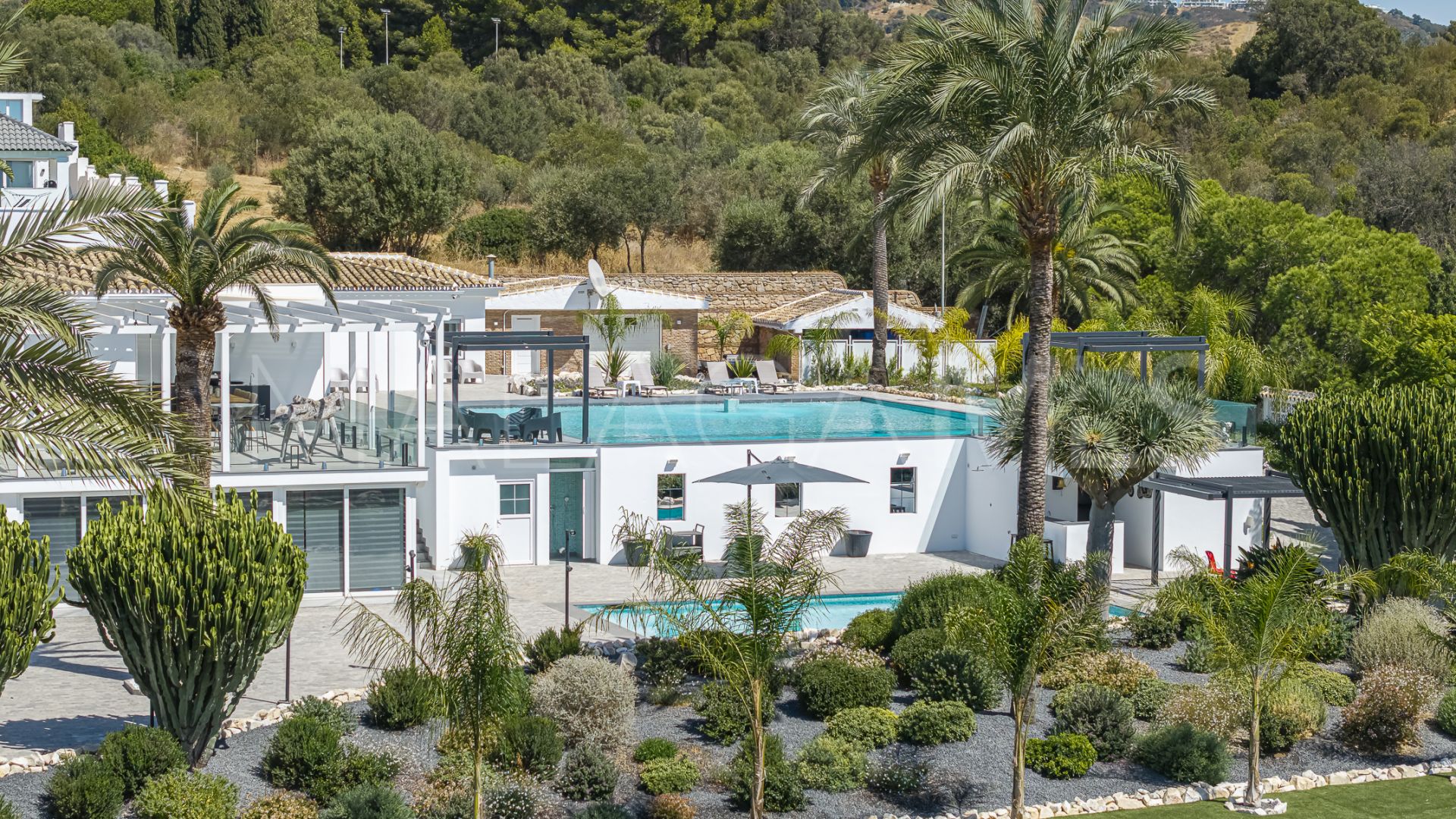 For sale Elviria villa with 7 bedrooms