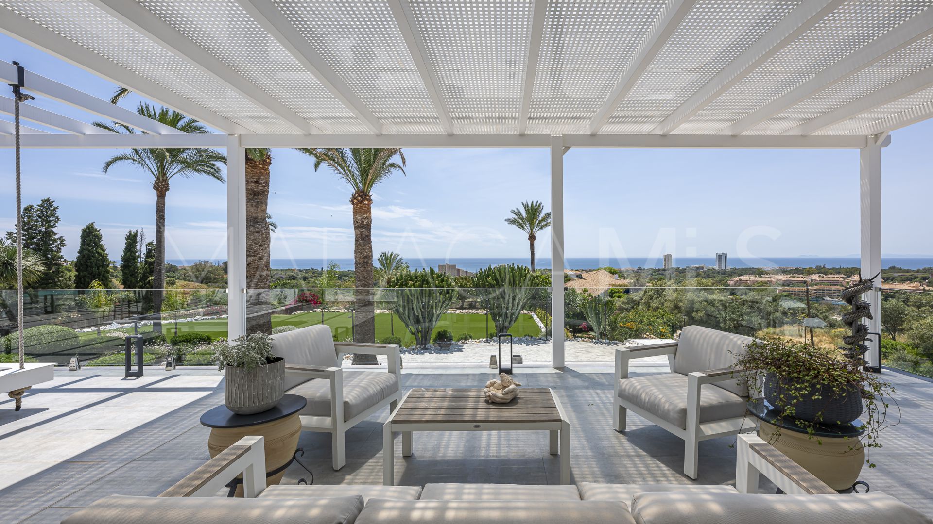 Villa for sale in Elviria