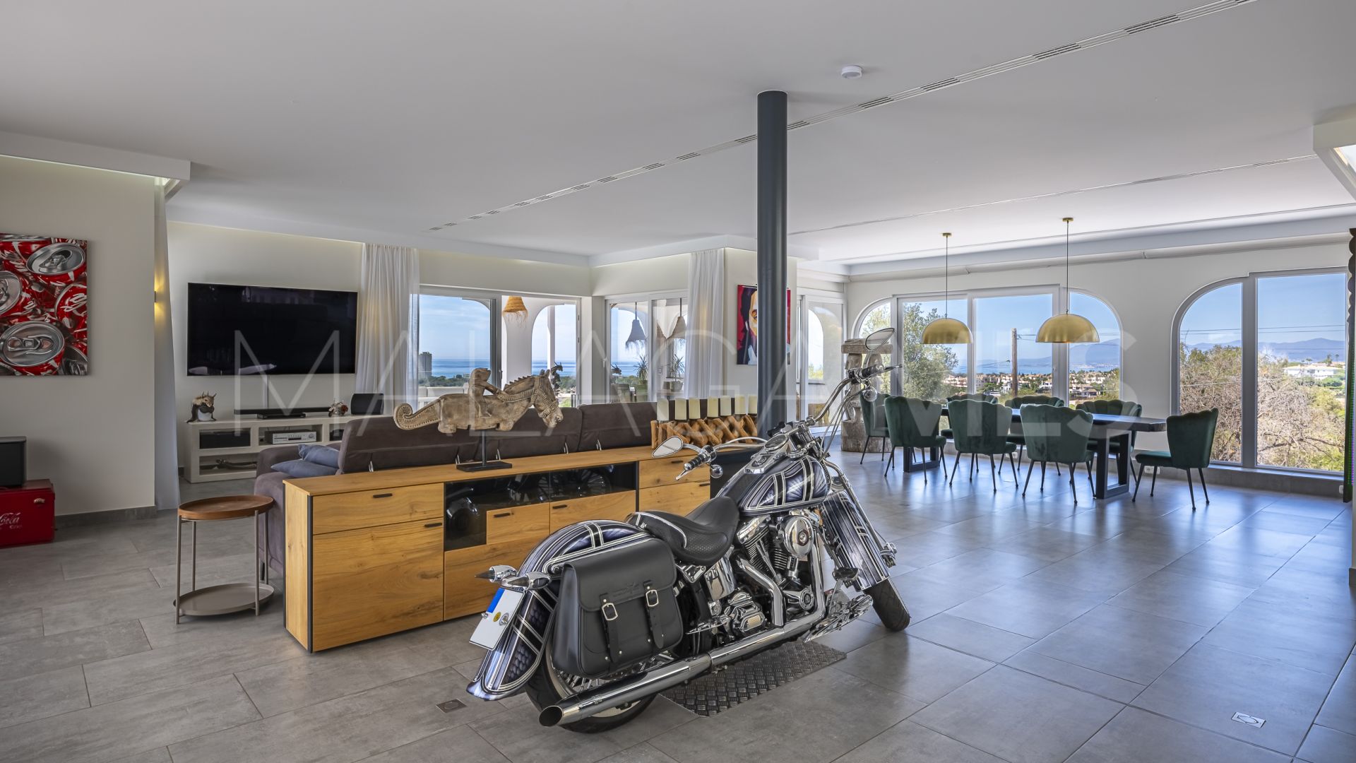 For sale Elviria villa with 7 bedrooms