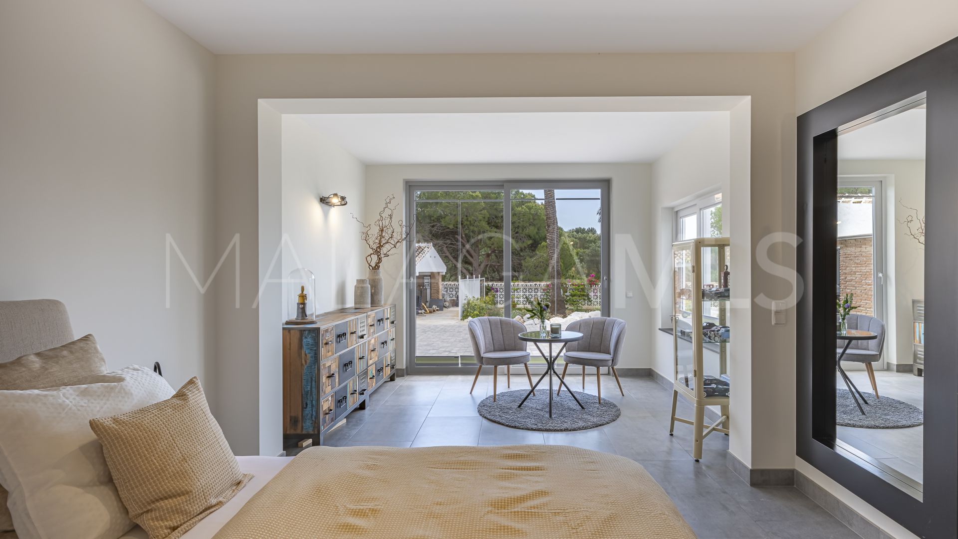 Villa for sale in Elviria