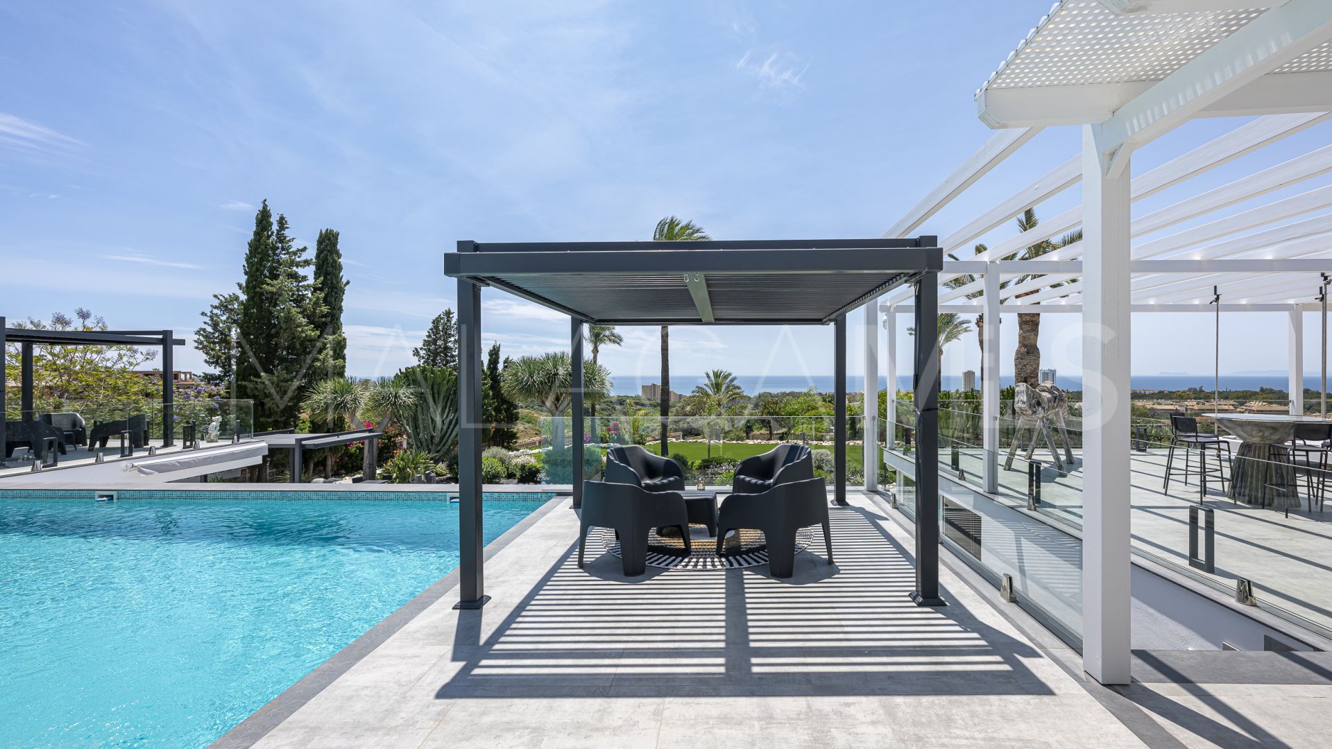 Villa for sale in Elviria