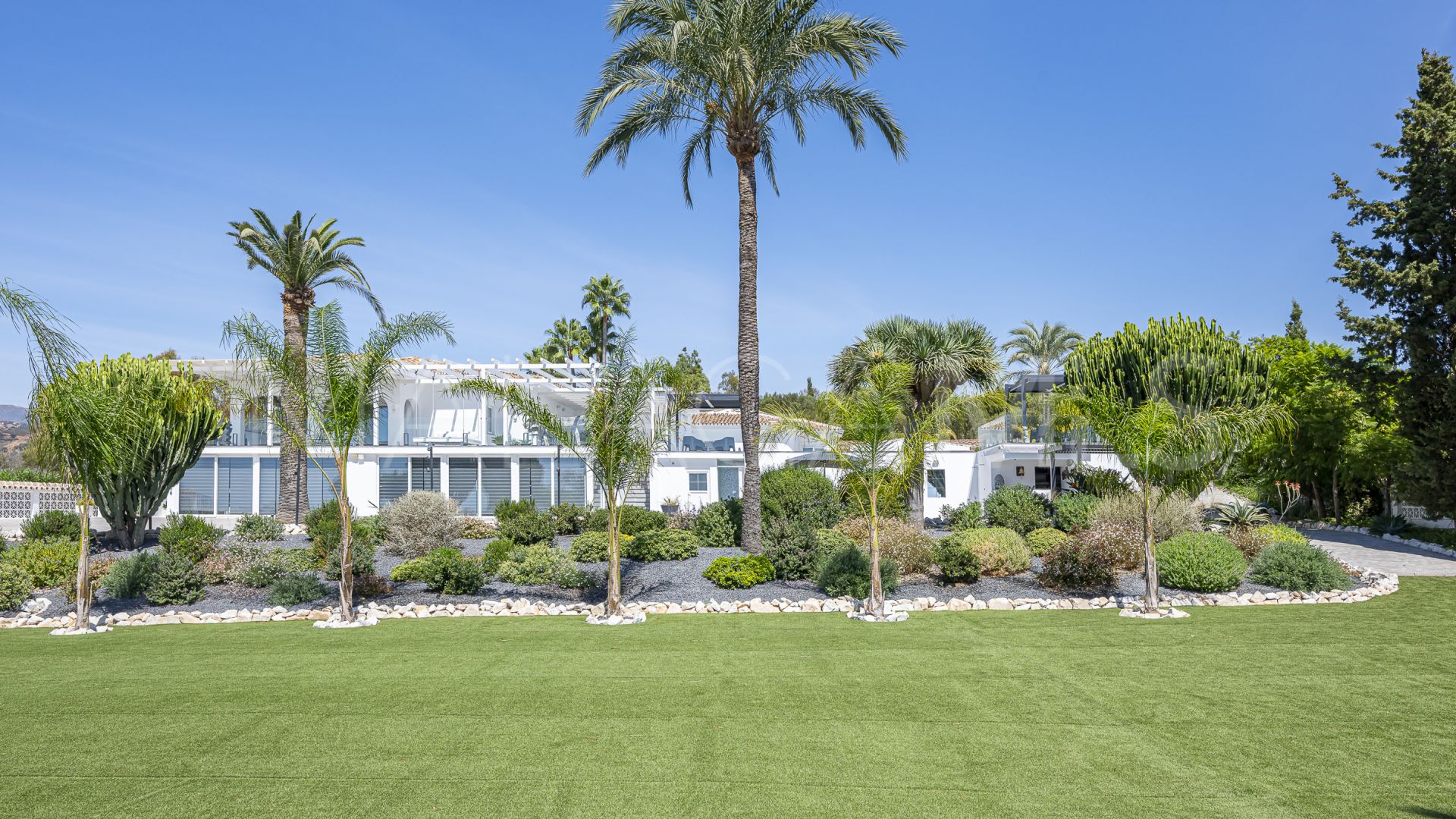 For sale Elviria villa with 7 bedrooms