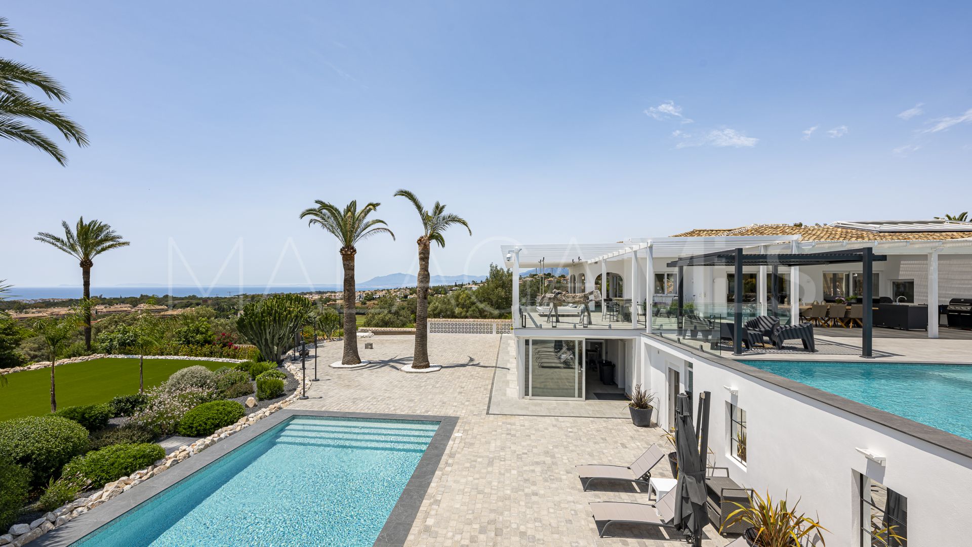 Villa for sale in Elviria