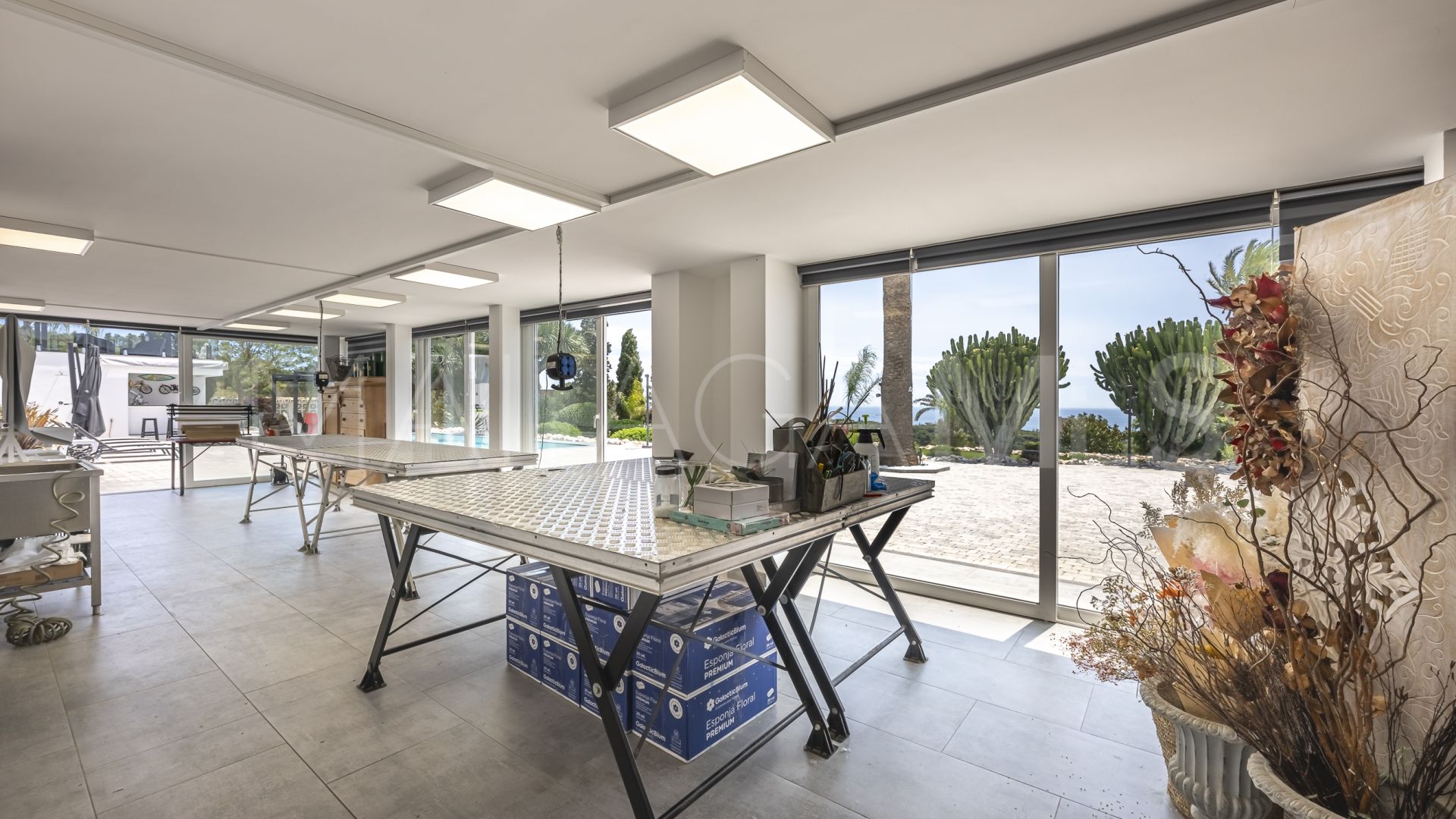 Villa for sale in Elviria