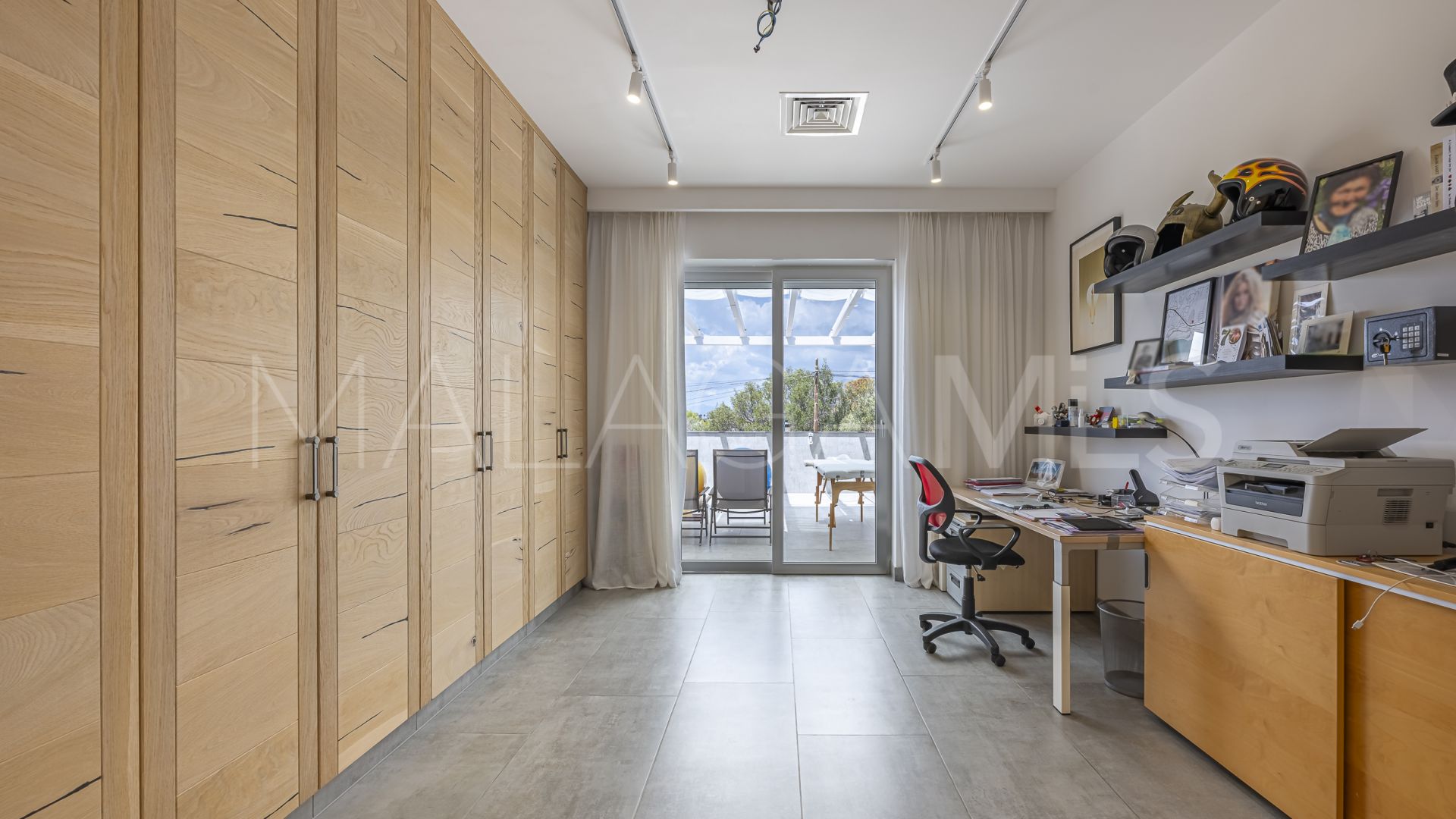 Villa for sale in Elviria