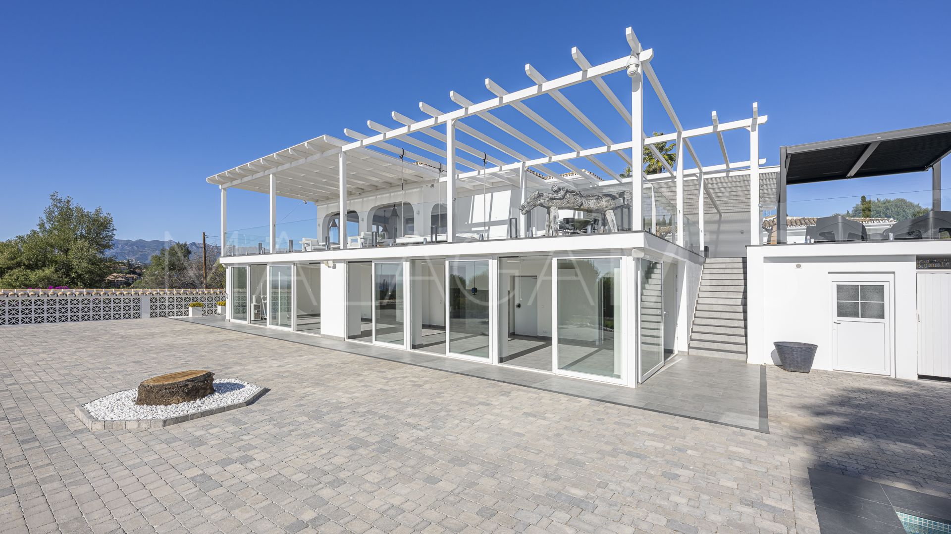 For sale Elviria villa with 7 bedrooms