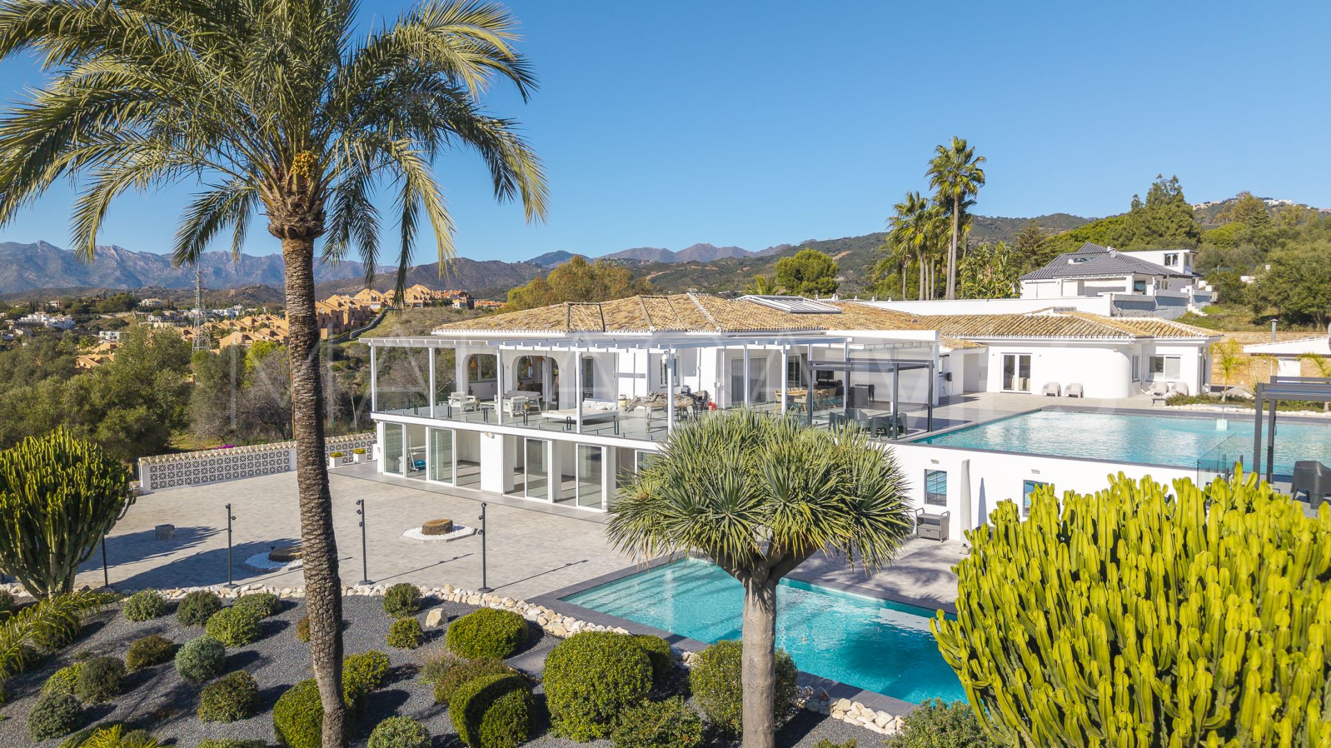 For sale Elviria villa with 7 bedrooms