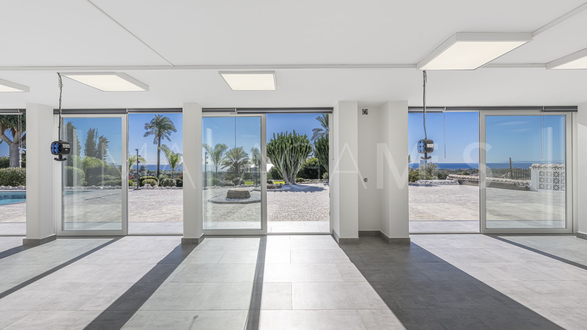 For sale Elviria villa with 7 bedrooms