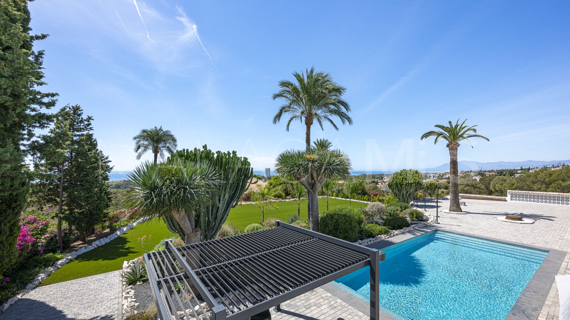 For sale Elviria villa with 7 bedrooms