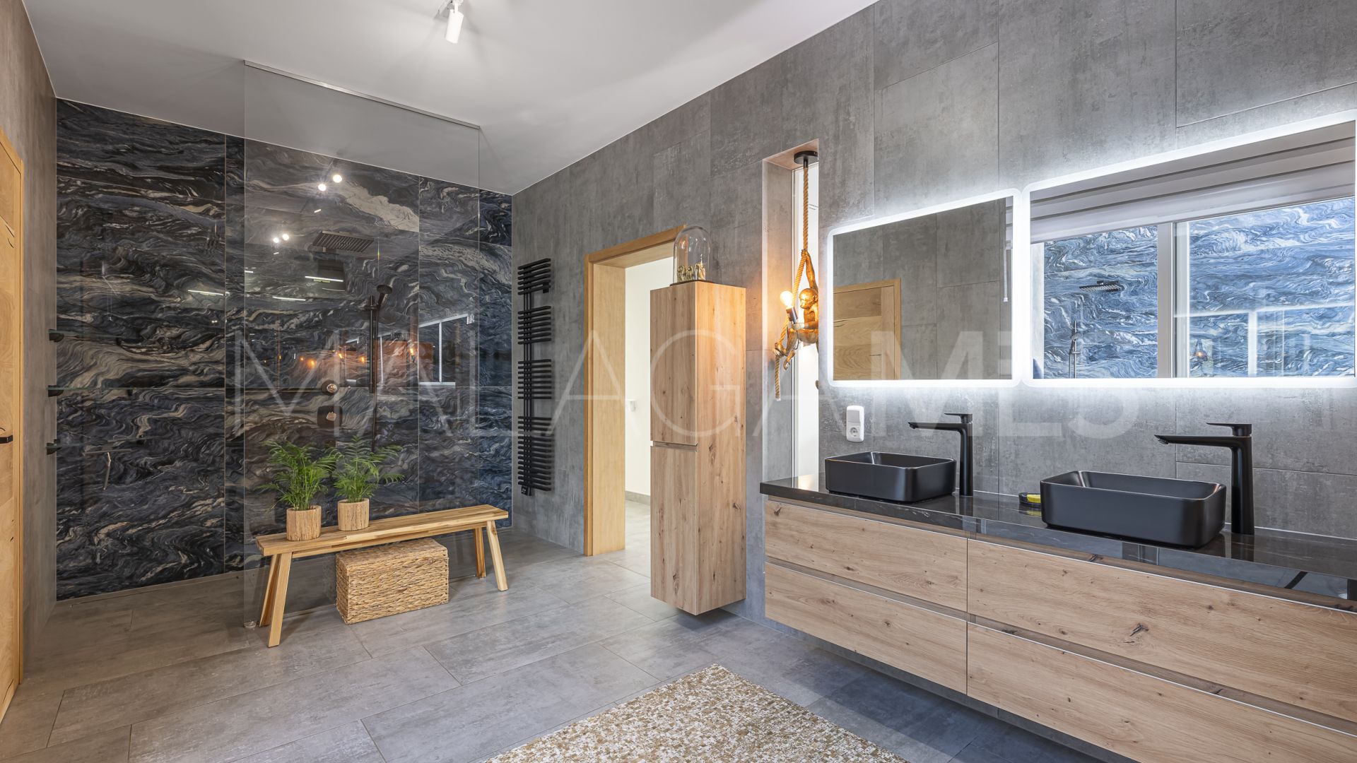 For sale Elviria villa with 7 bedrooms