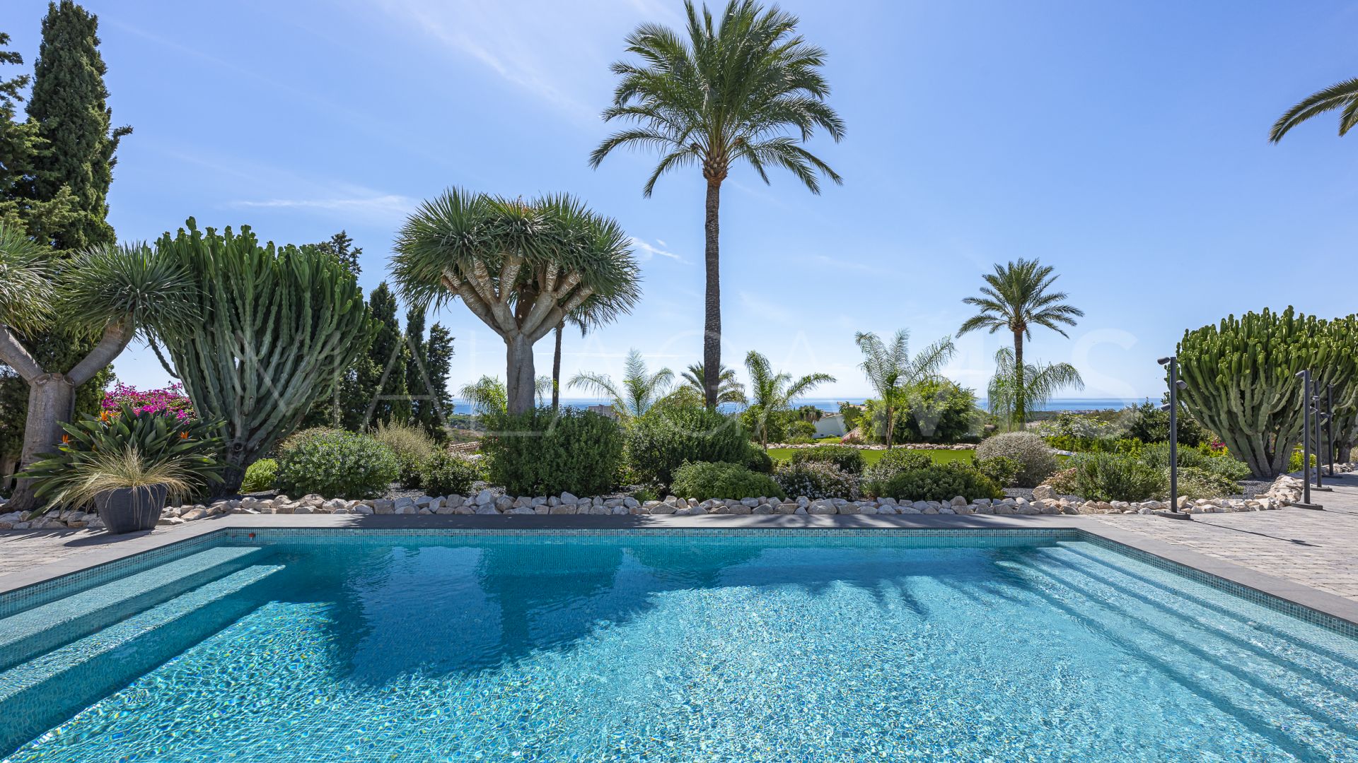 For sale Elviria villa with 7 bedrooms