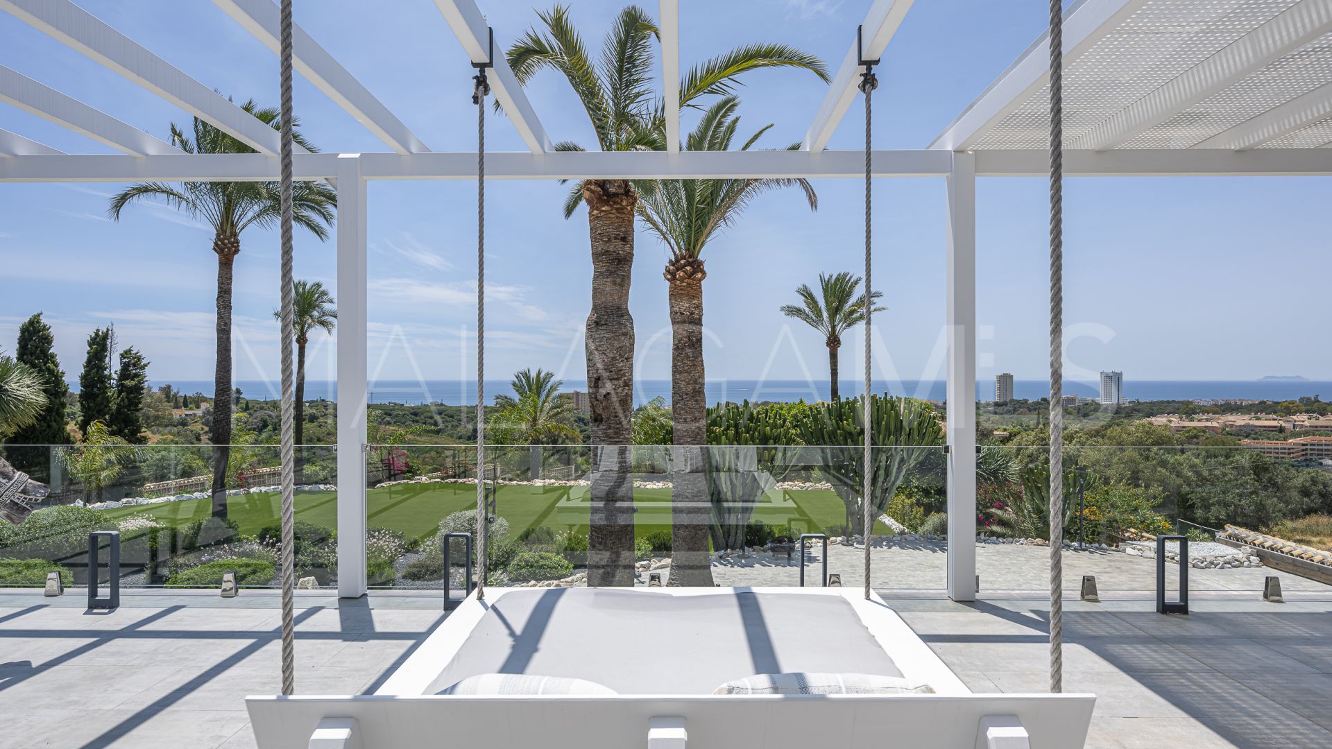Villa for sale in Elviria