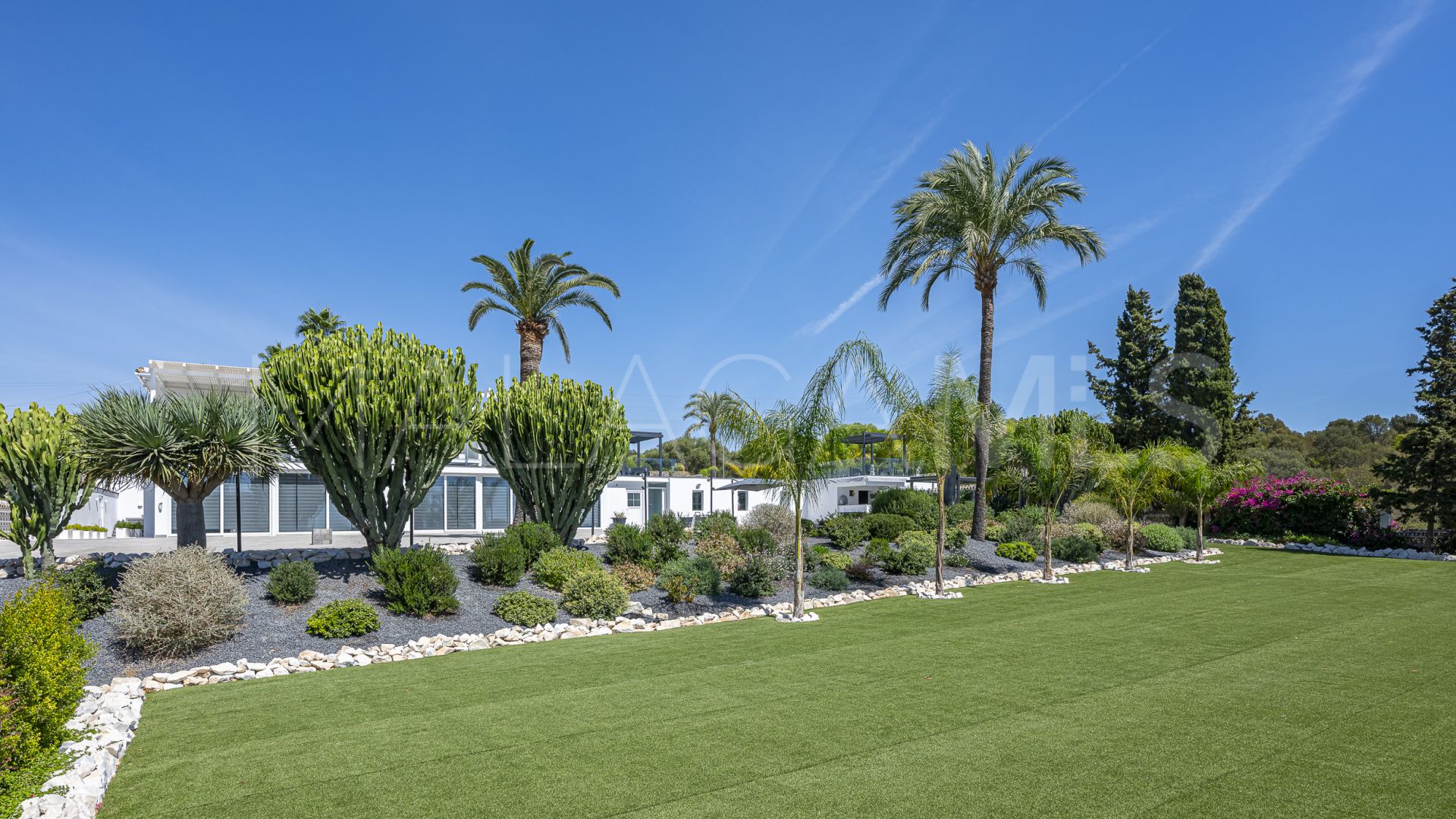 For sale Elviria villa with 7 bedrooms