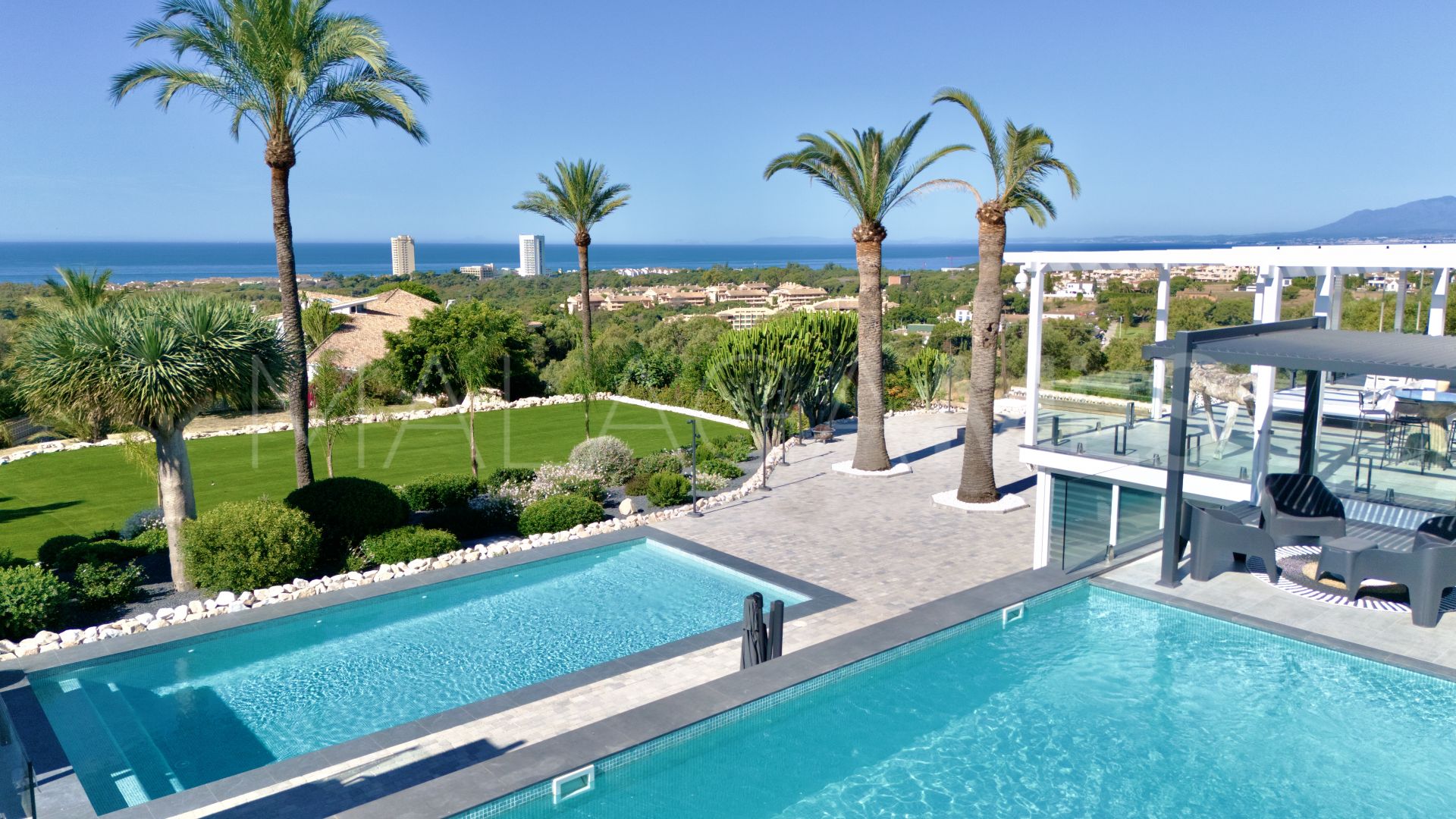 Villa for sale in Elviria